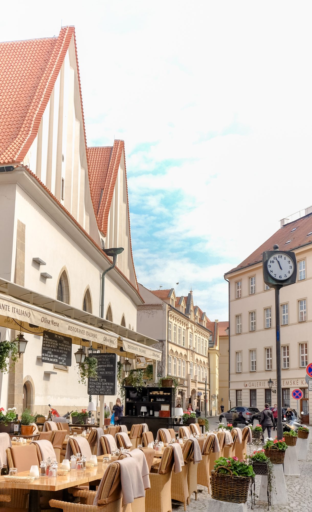 Petit détour pas une place calme de Prague