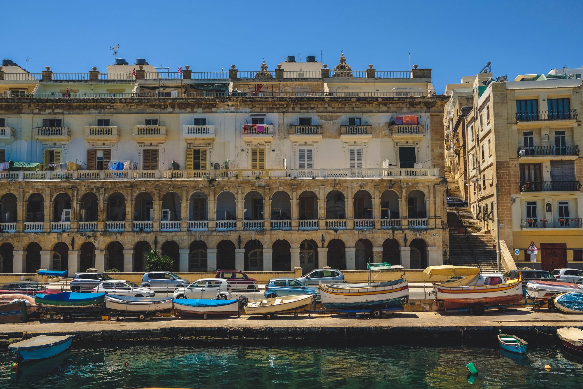 Ruelle sur le port - L-Isla La Valette Malte