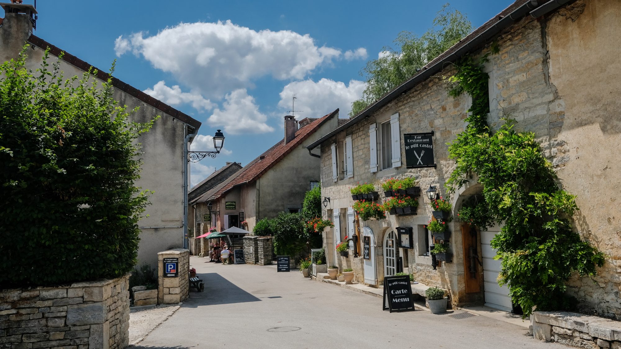 Rue de Chateau Chalon - Chateau-Chalon, Jura