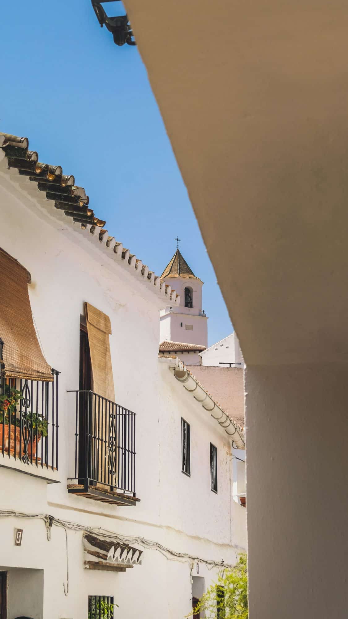 Vue sur le clocher de Sedella - Sedella, Espagne