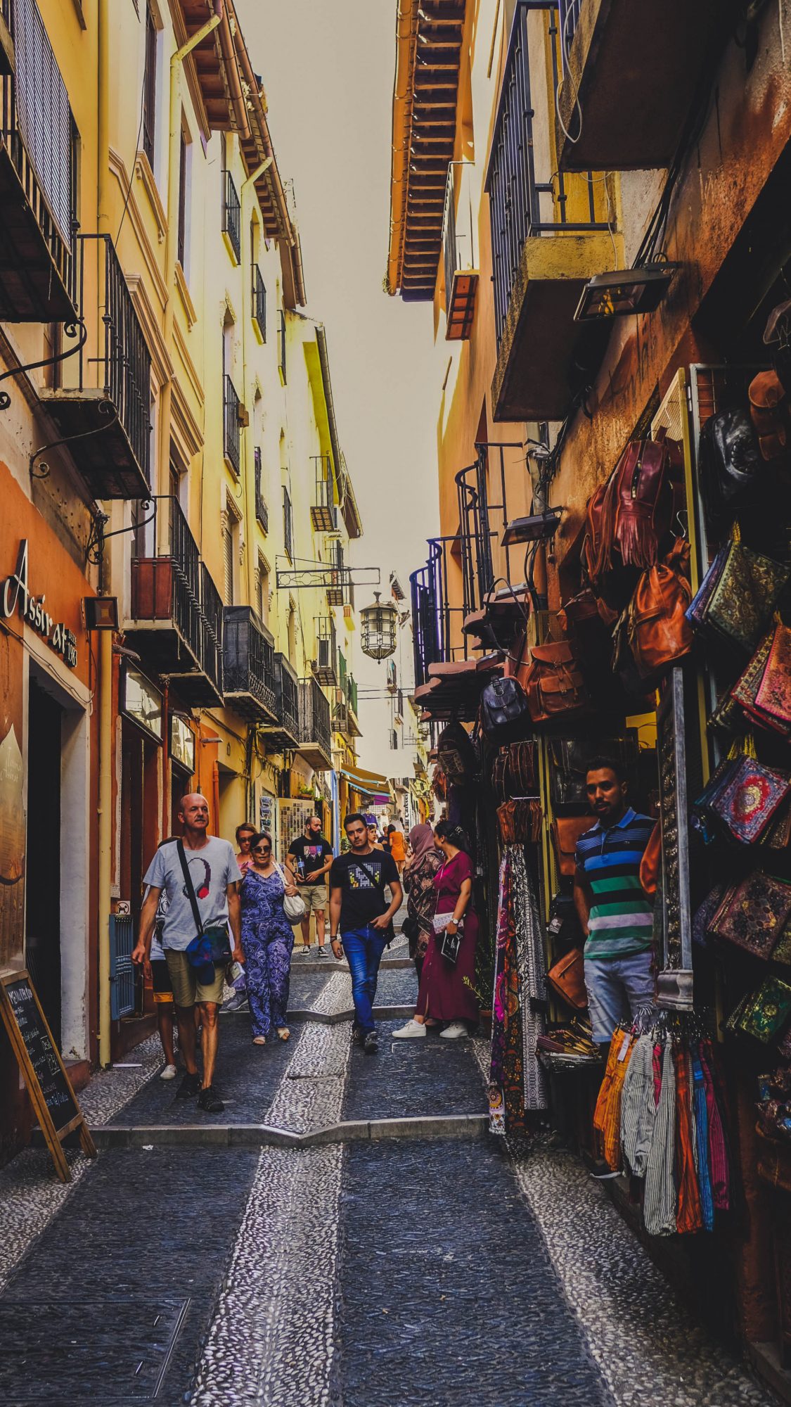 Scène de vie dans l'Albacin