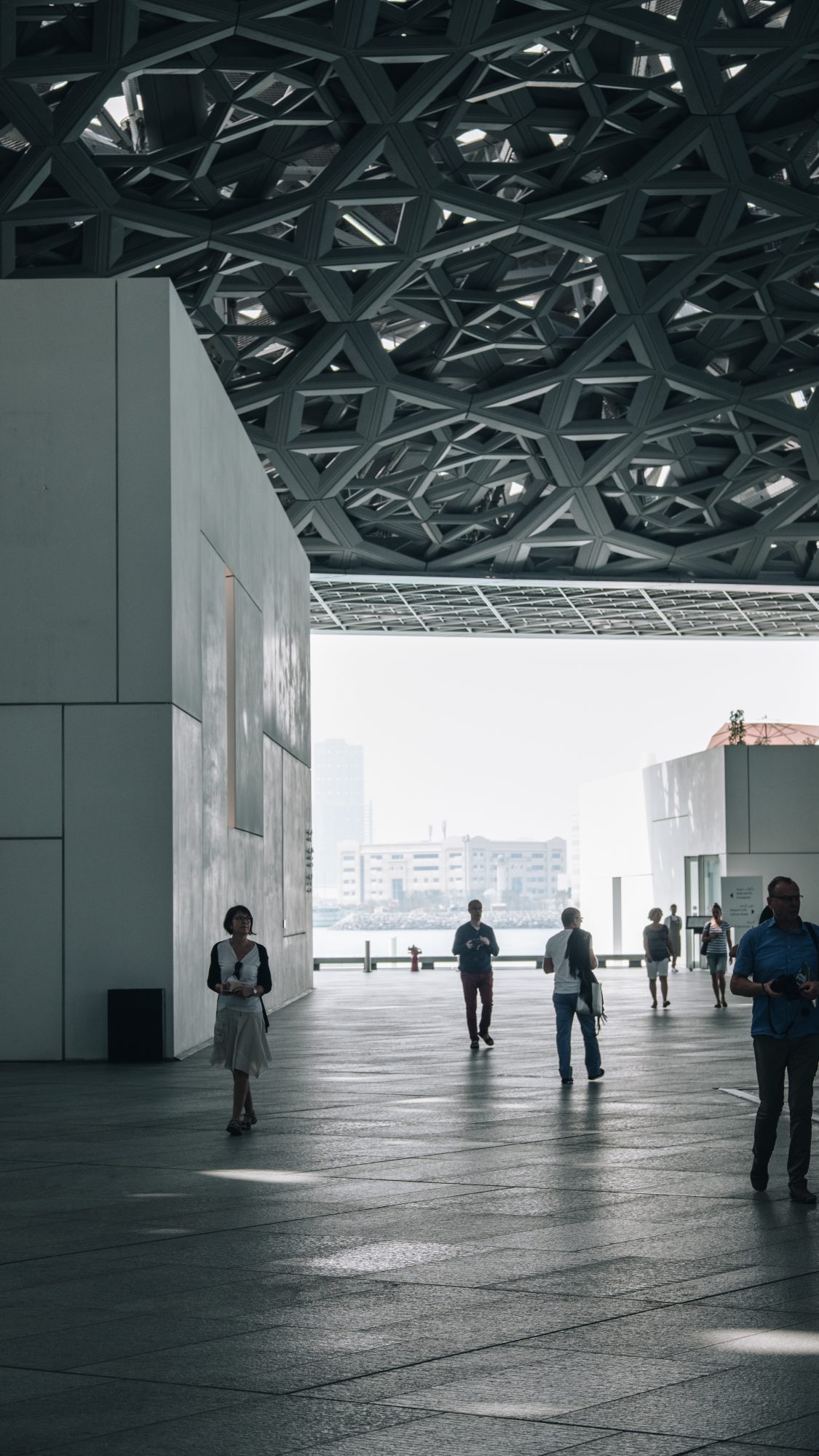 Patio intérieur du Louvre d'Abu Dhabi