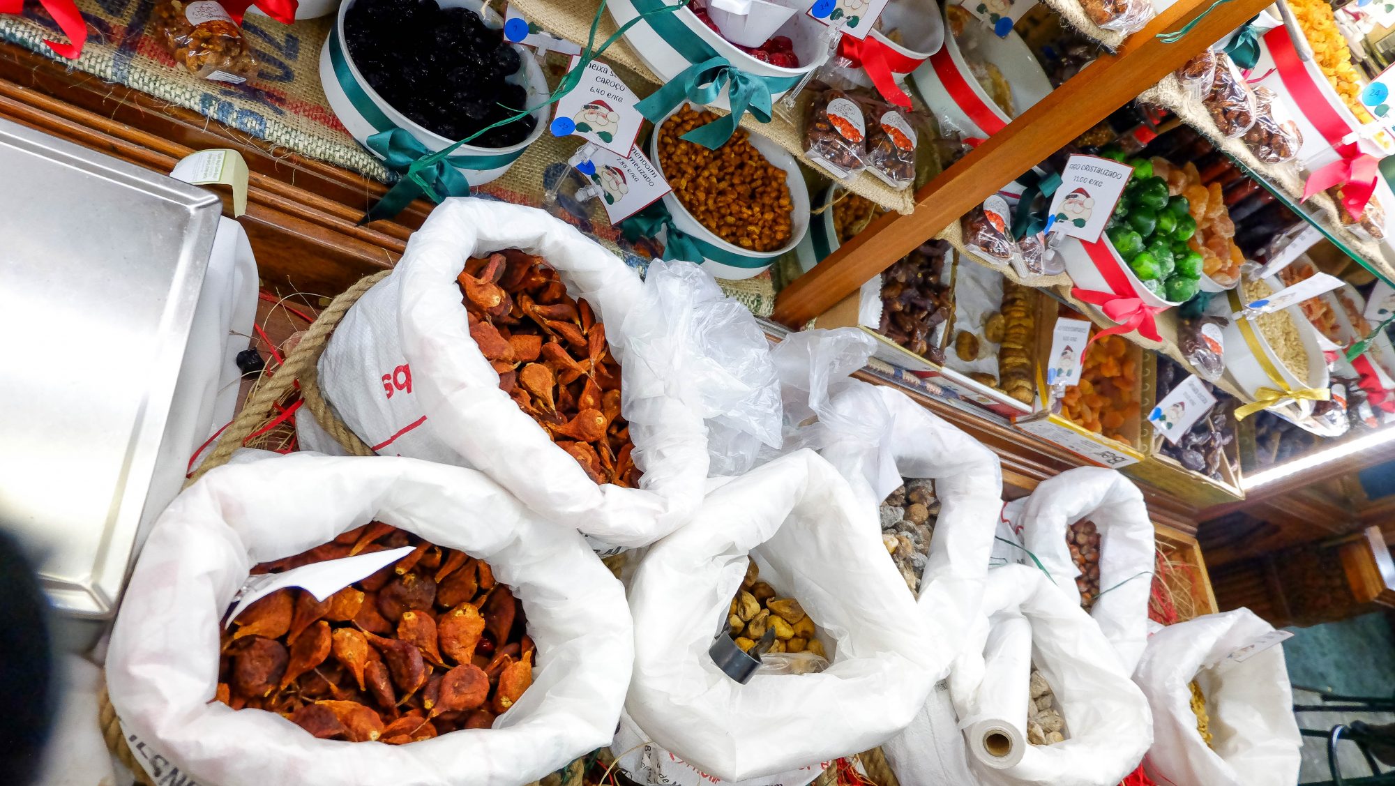 Fruits secs et friandises portugais