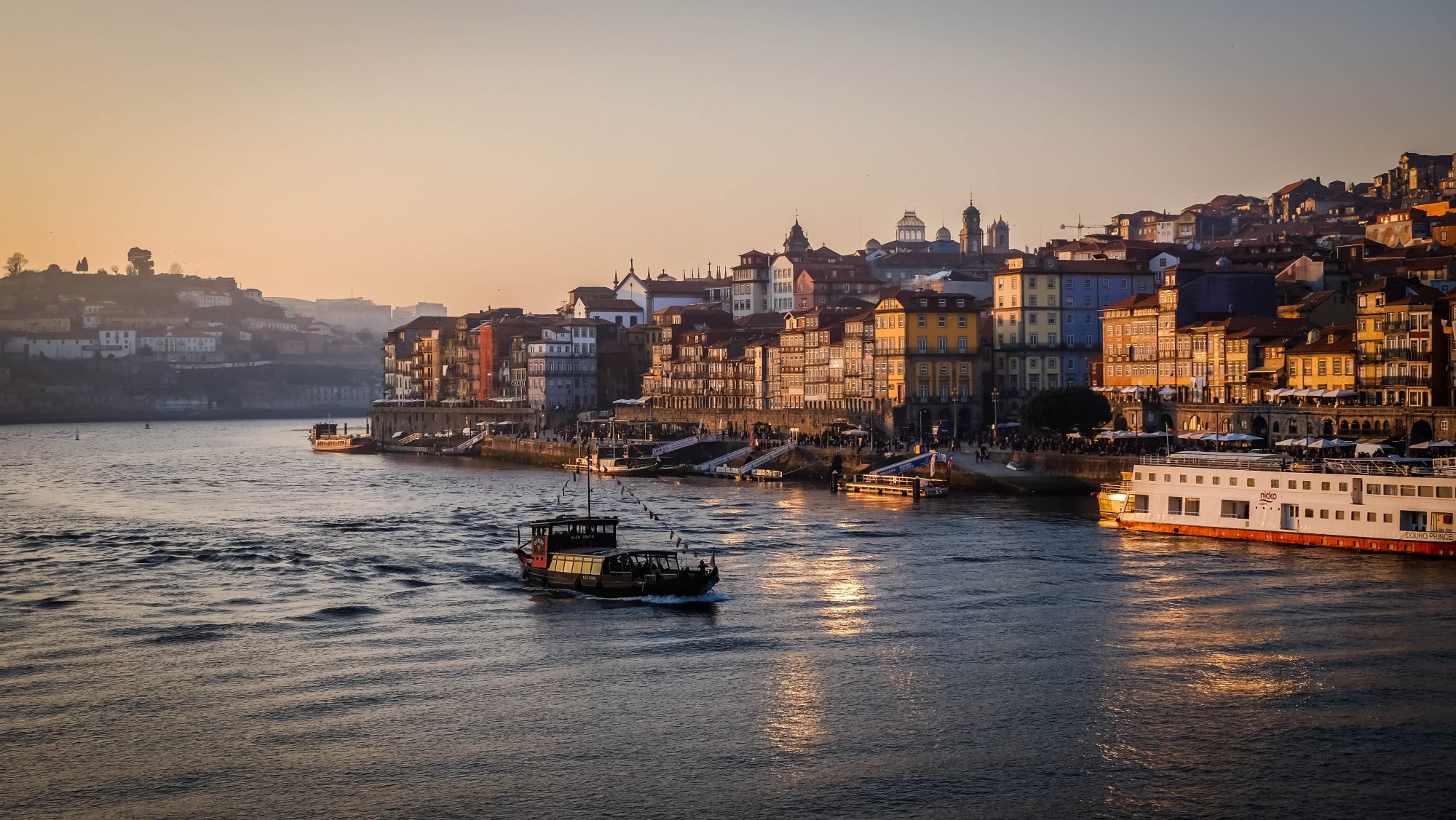 Vue de Porto au coucher de soleil