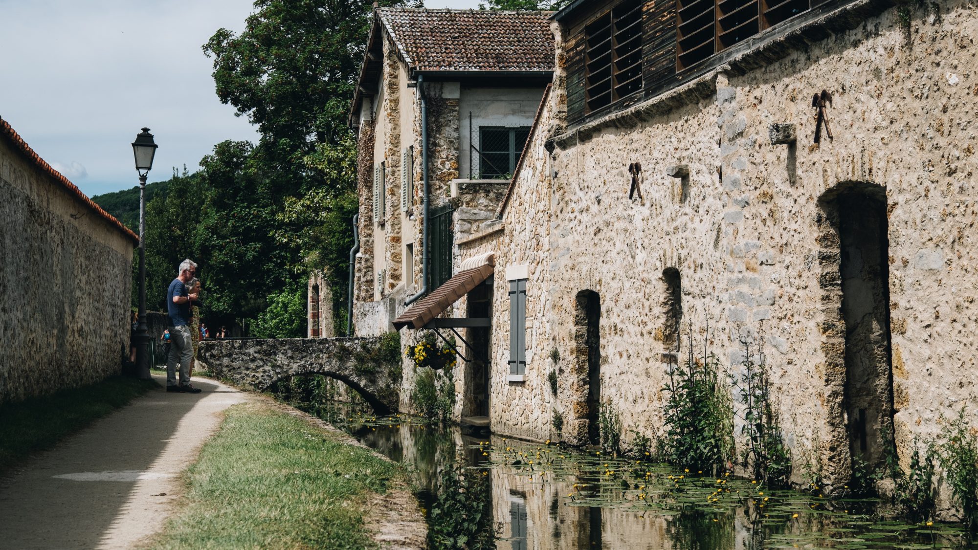 Promenade sur la route des petits ponts, Village de Chevreuse en Île de France