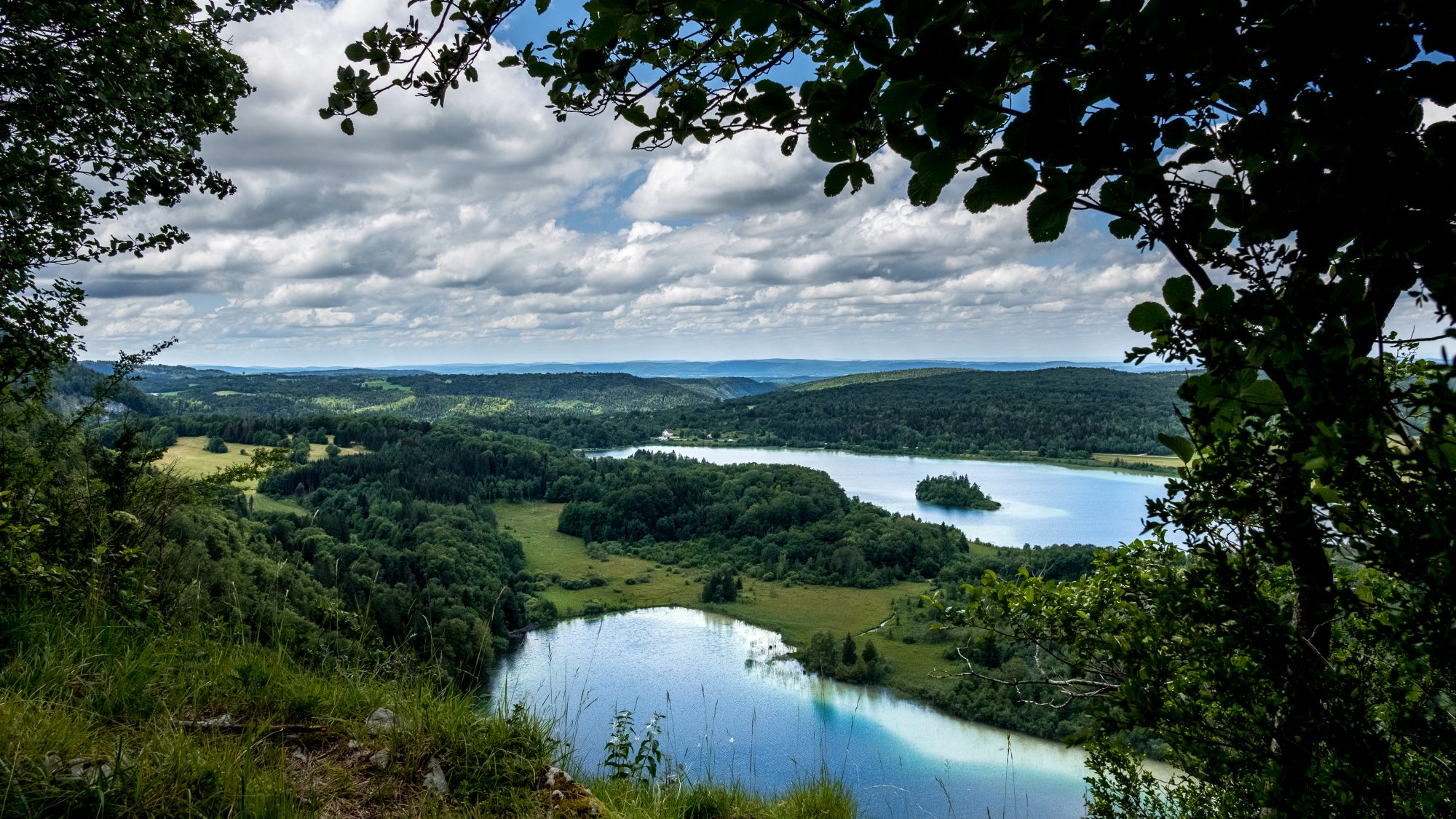 Vue sur les lacs du Jura