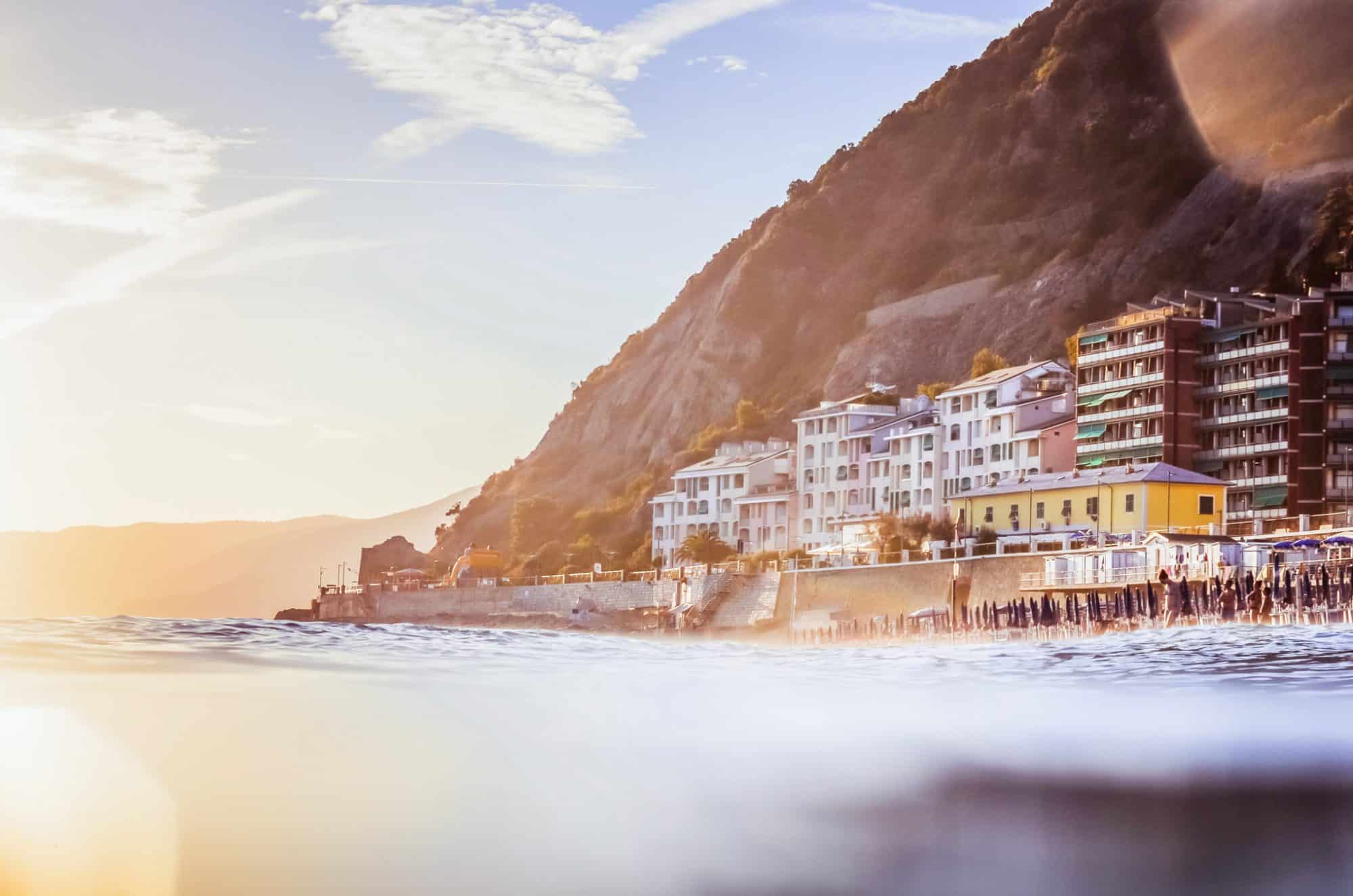 Un poisson observe Devia Marina