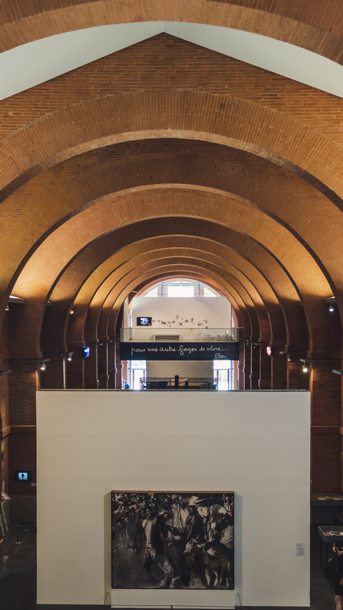 les hauts plafonds des Abattoirs à Toulouse à visiter quand on vient en promenade