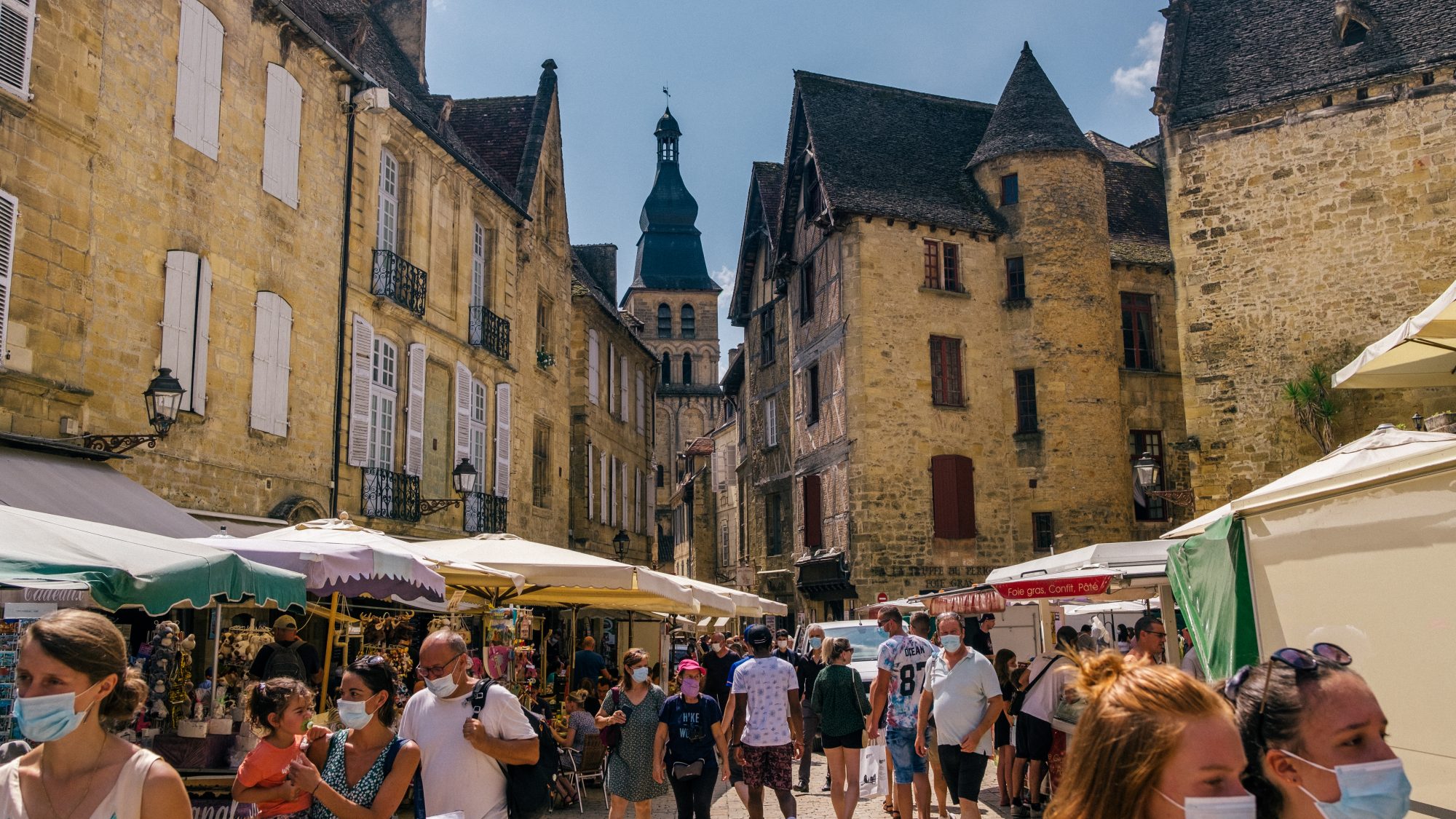 DSCF3759 marché de Sarlat la canéda parfait pour une visite gastronomique périgourdine