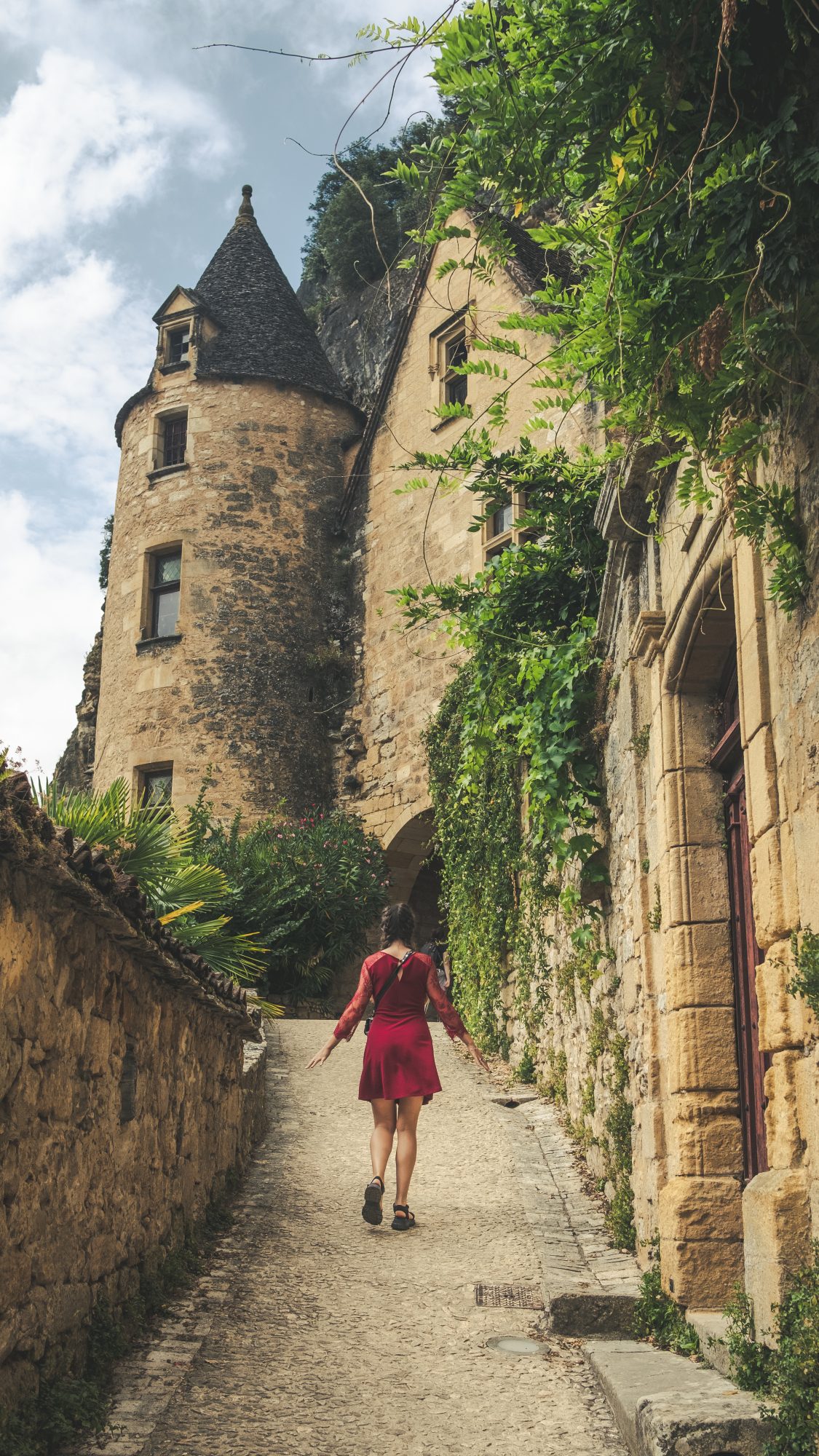 DSCF4088 Devant le manoir de la roche gageac