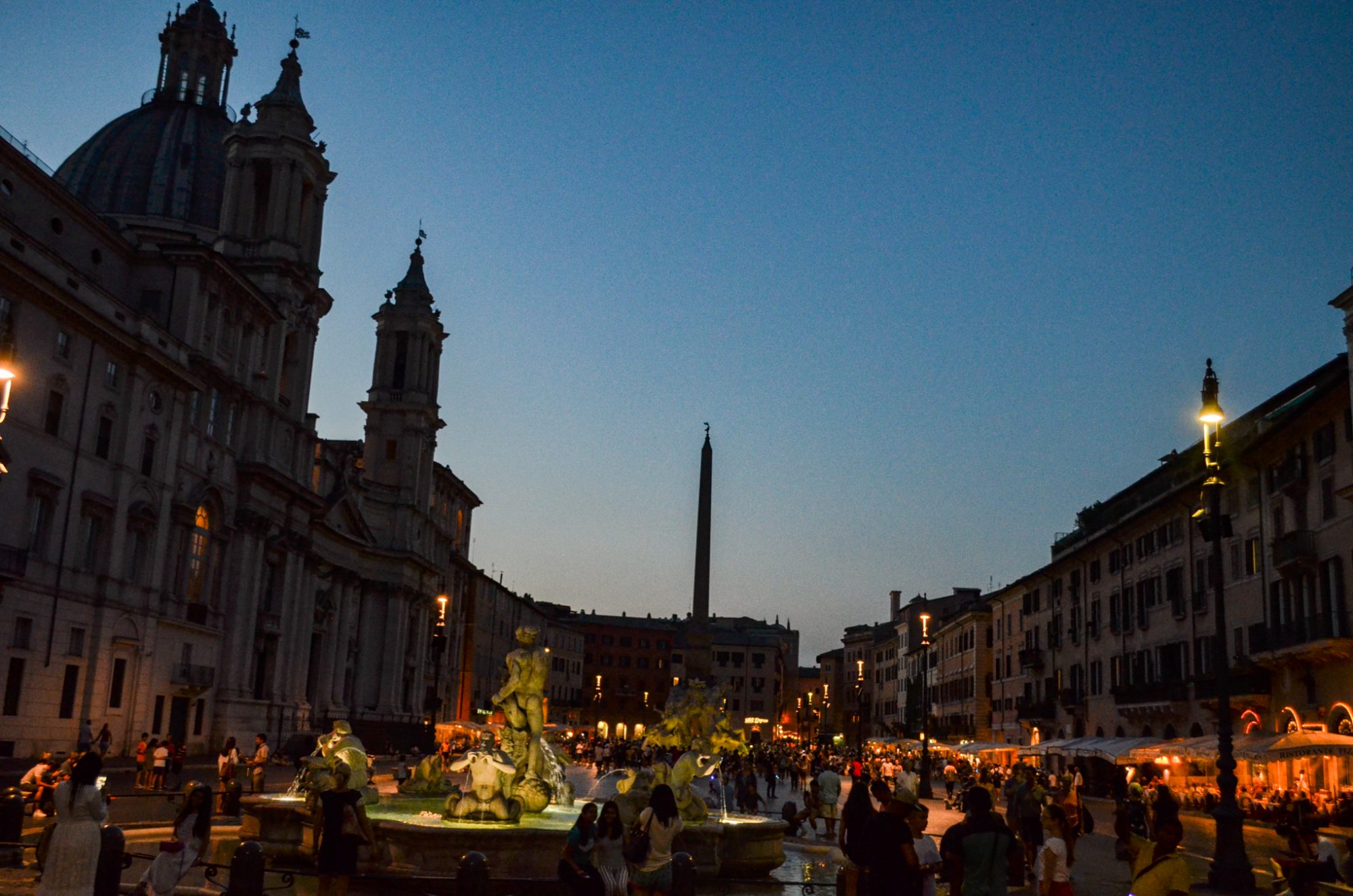 Place Navone de nuit and l'eglise