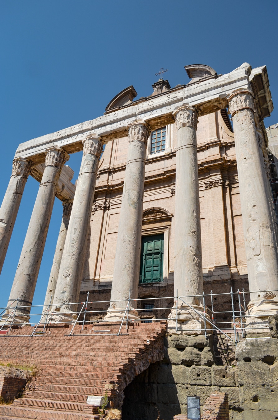 Le temple d'Antonin et de Faustine