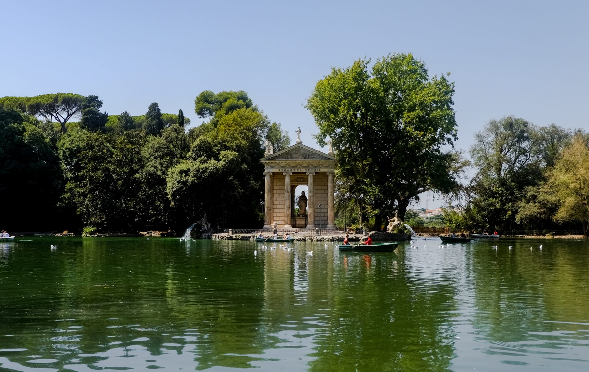 vue sur le lac du parc du pincio, un endroit parfait pour vous reposer pendant vos 3 jours à Rome