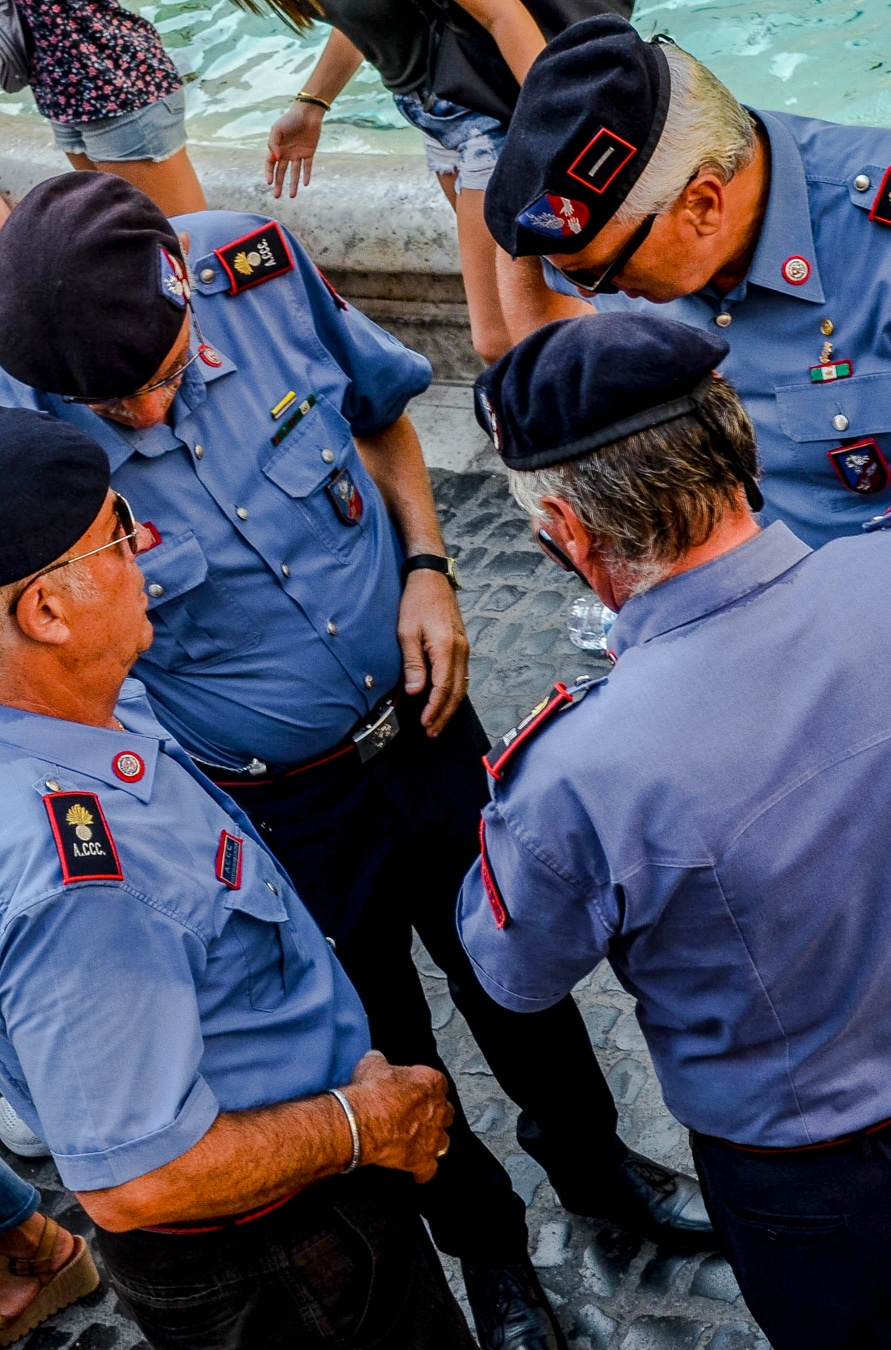 Policiers de la Fontaine de Trevi, vous entendrez leur sifflet résonné dans votre tête pendant vos 3 jours à Rome après