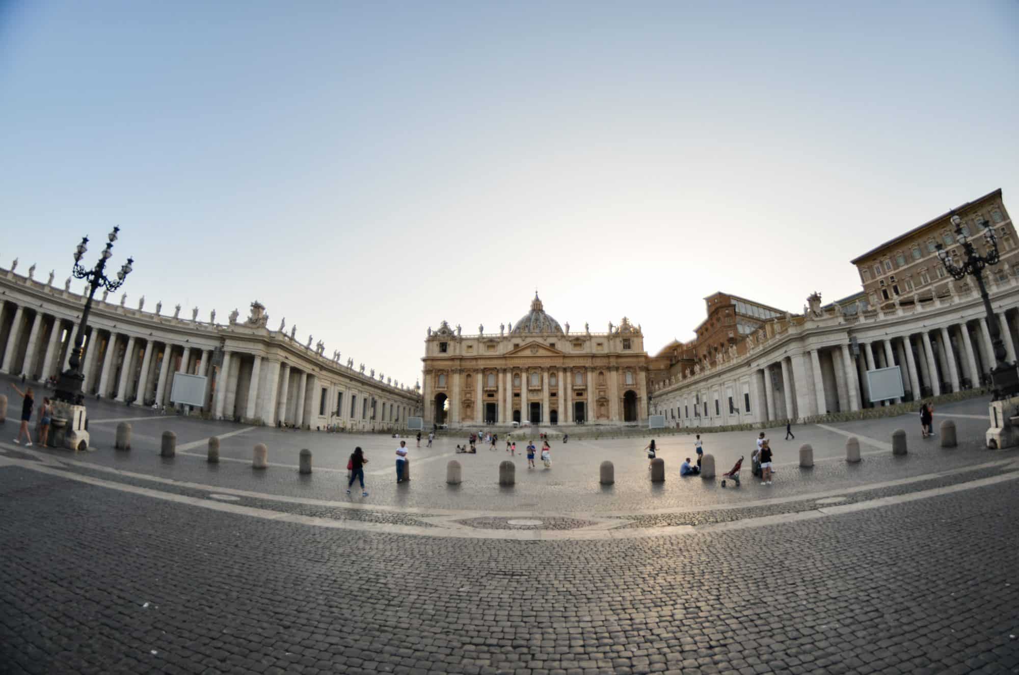 En s'éloignant de la place St pierre