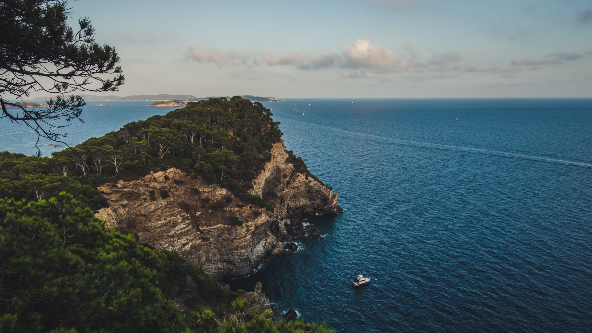 Sentier du littoral dans le Var