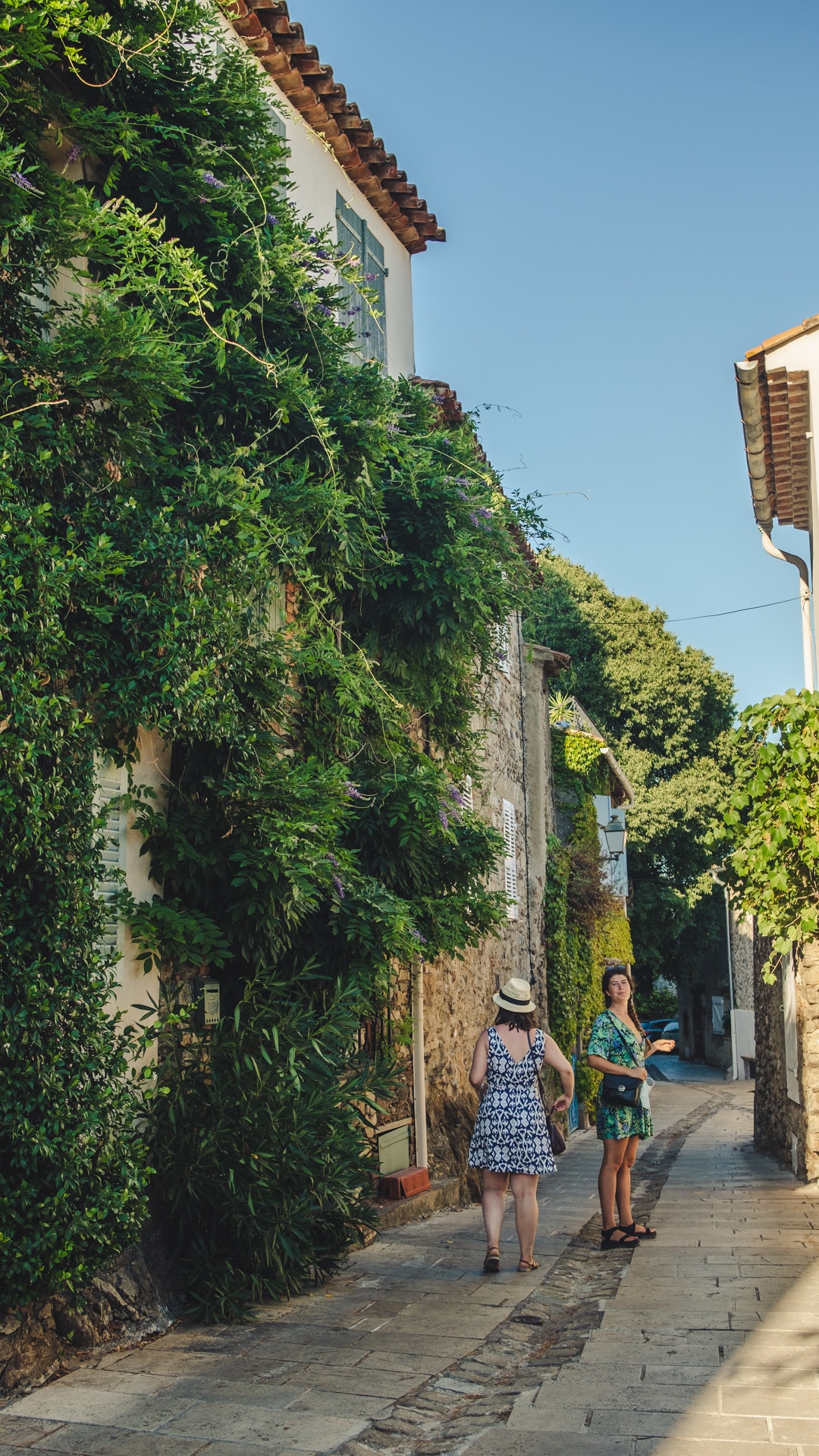 promenade dans le village médieval de grimaud