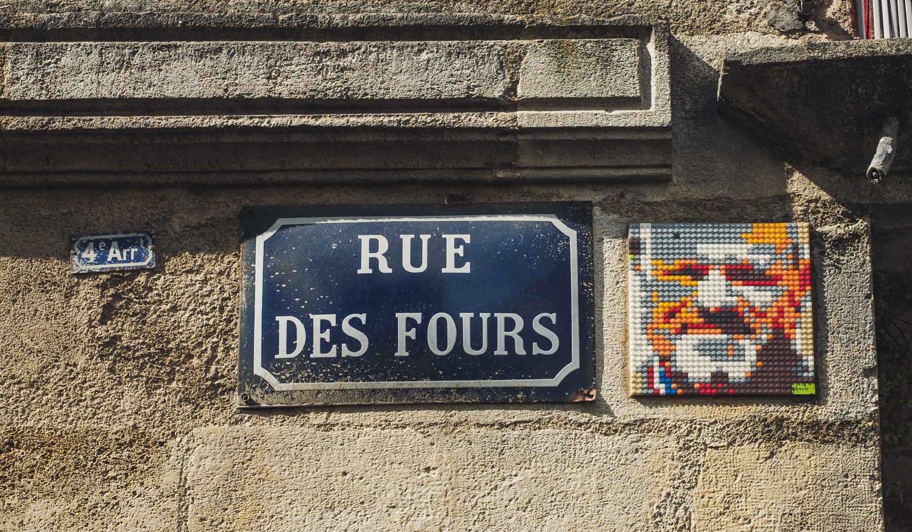 Philippe Etchebest rue des fours à st michel : monument de Bordeaux version street art