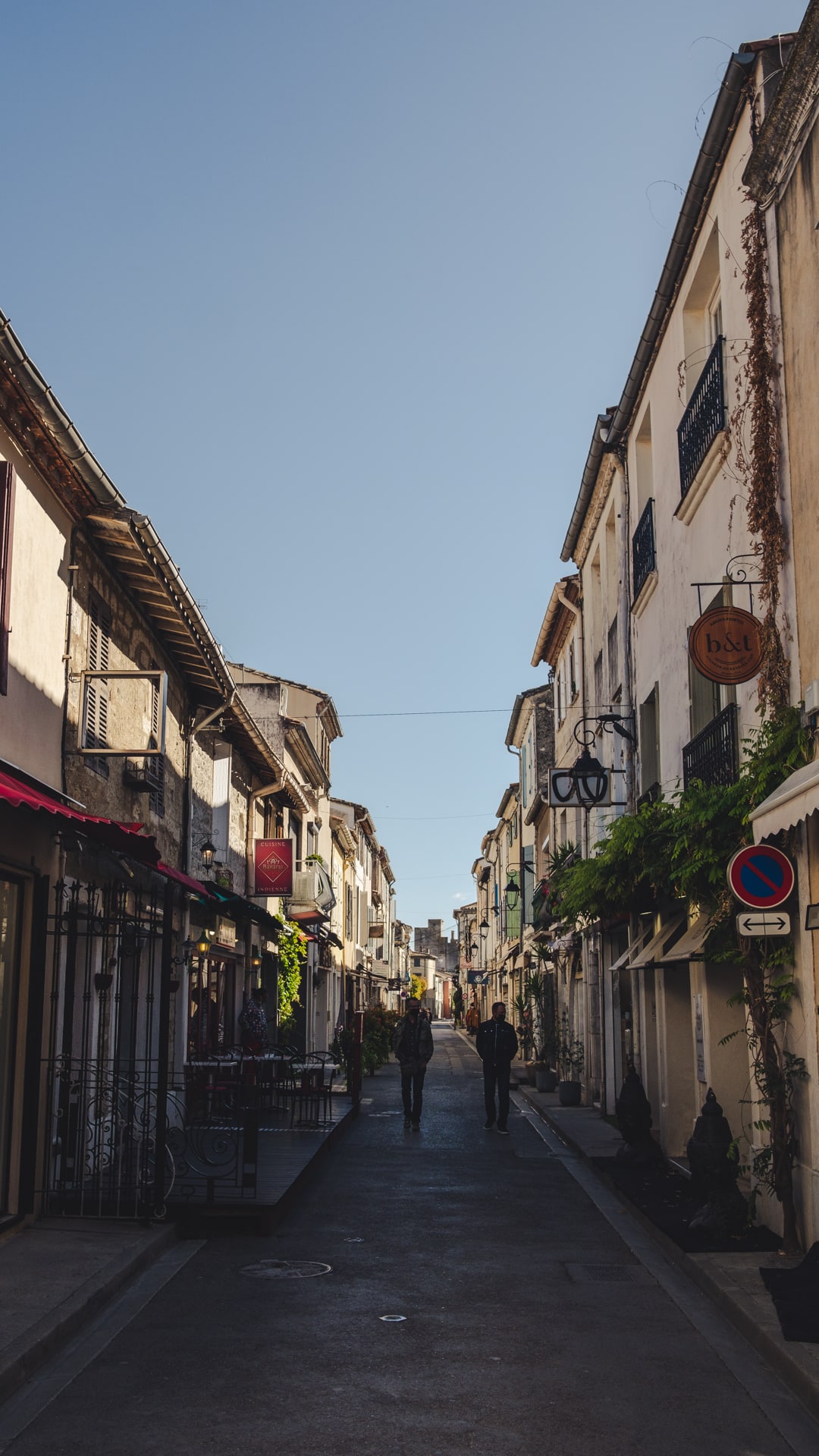 rue commerçante à Aigues Mortes