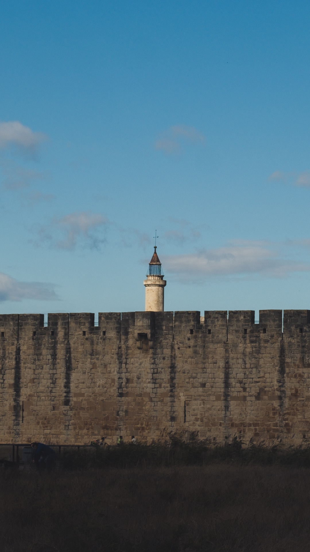 phare à l'intérieur des remparts