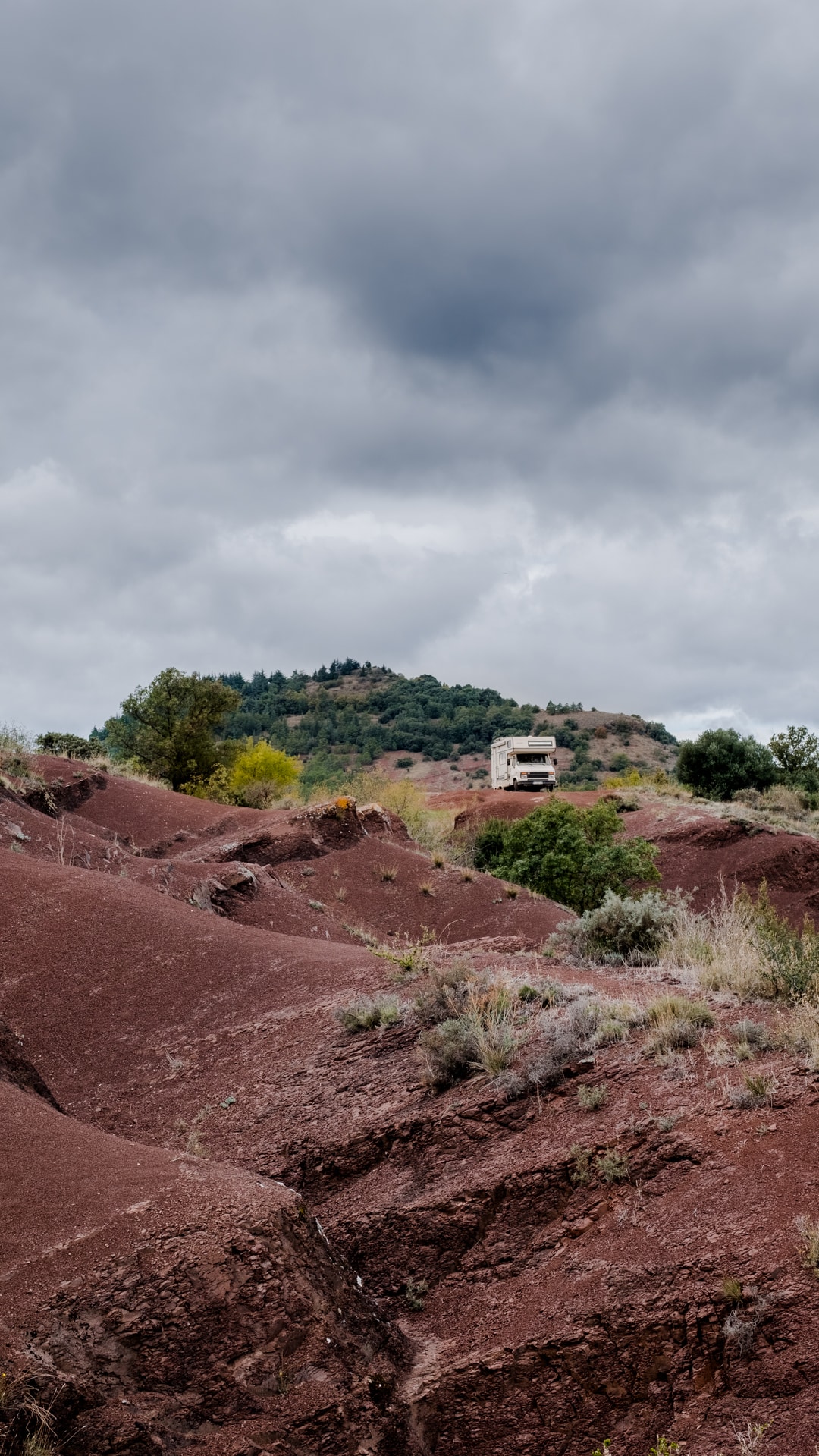 les vans sont nombreux au lac du salagou