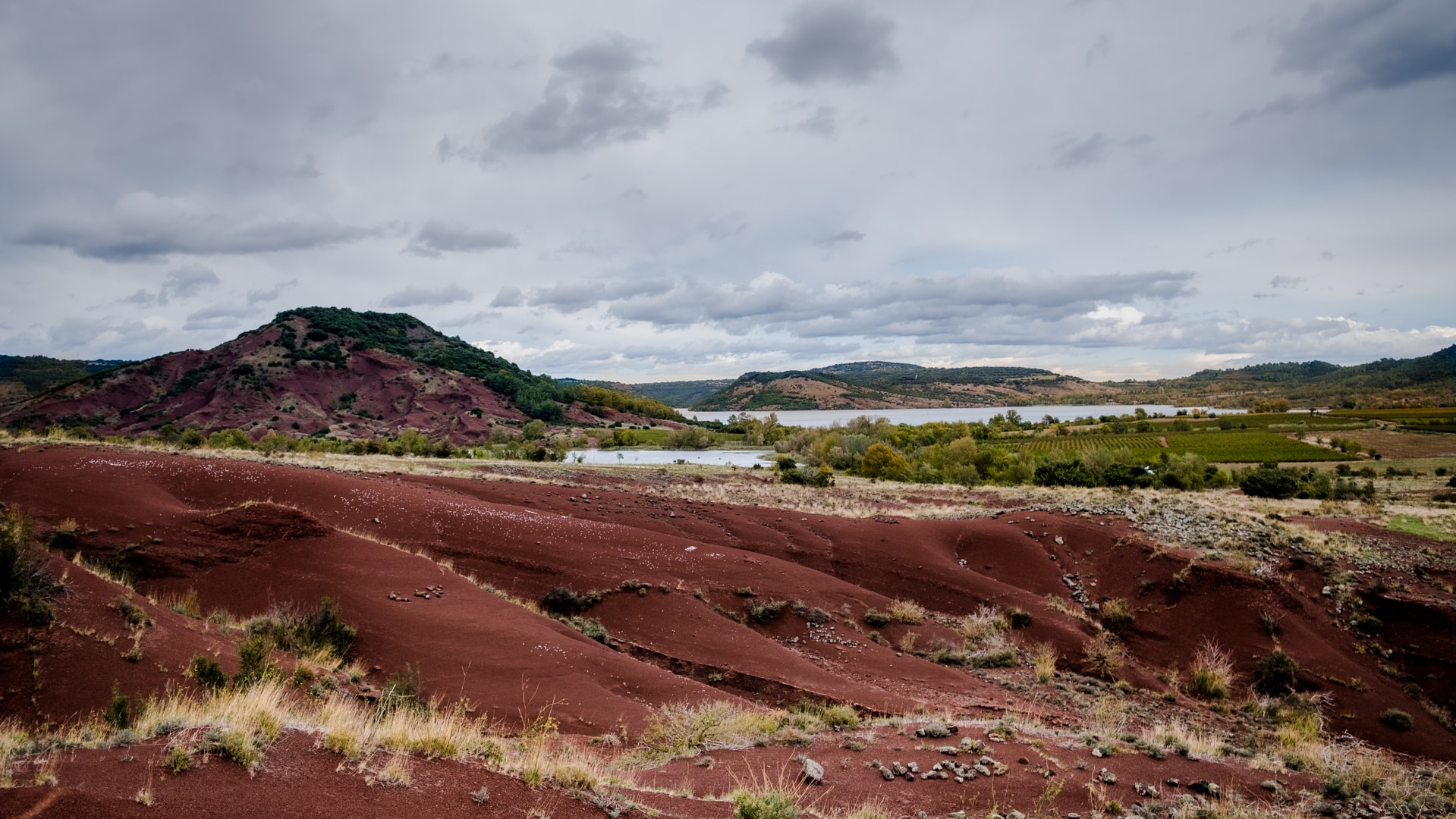 La terre est rouge on vous a pas menti au lac du salagou