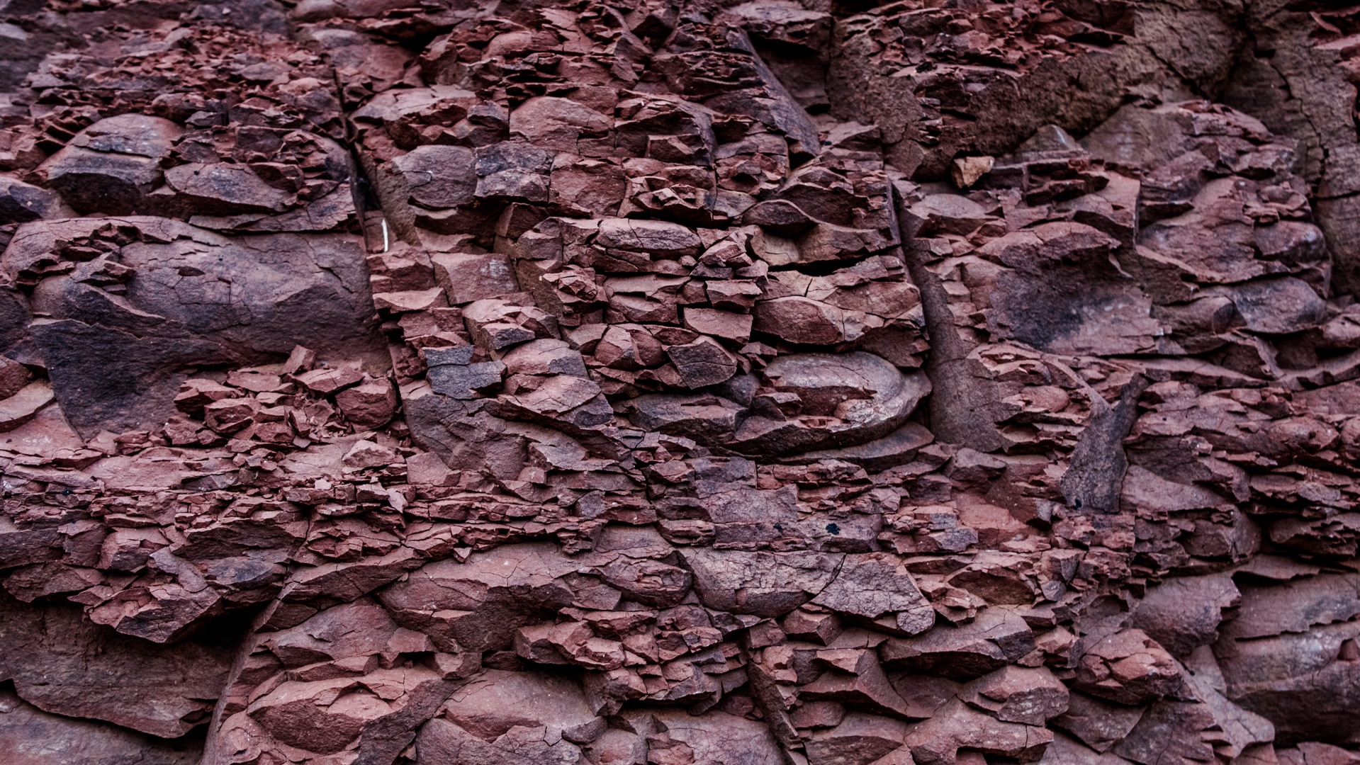 la terre rouge du lac du salagou : étonnante balade autour de montpellier