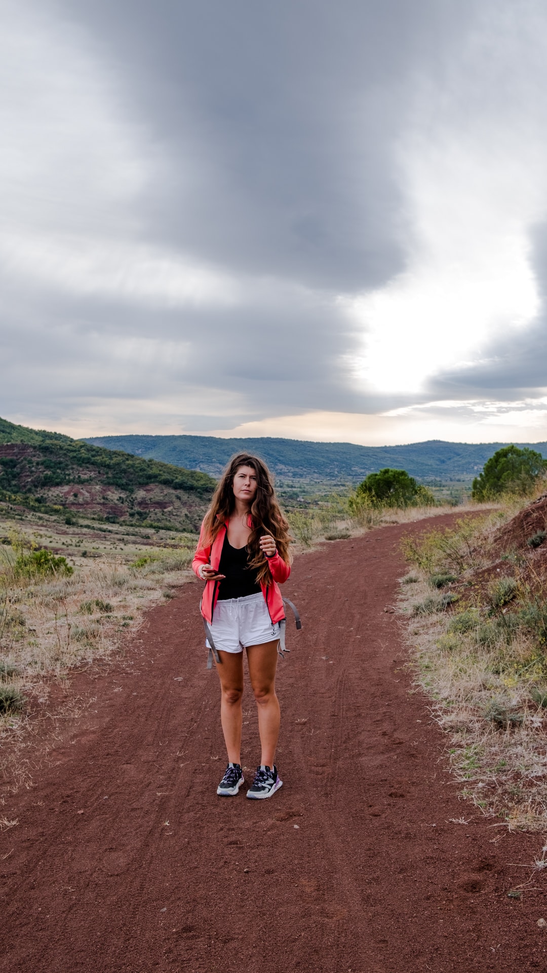 Mimi dubitative sur le chemin