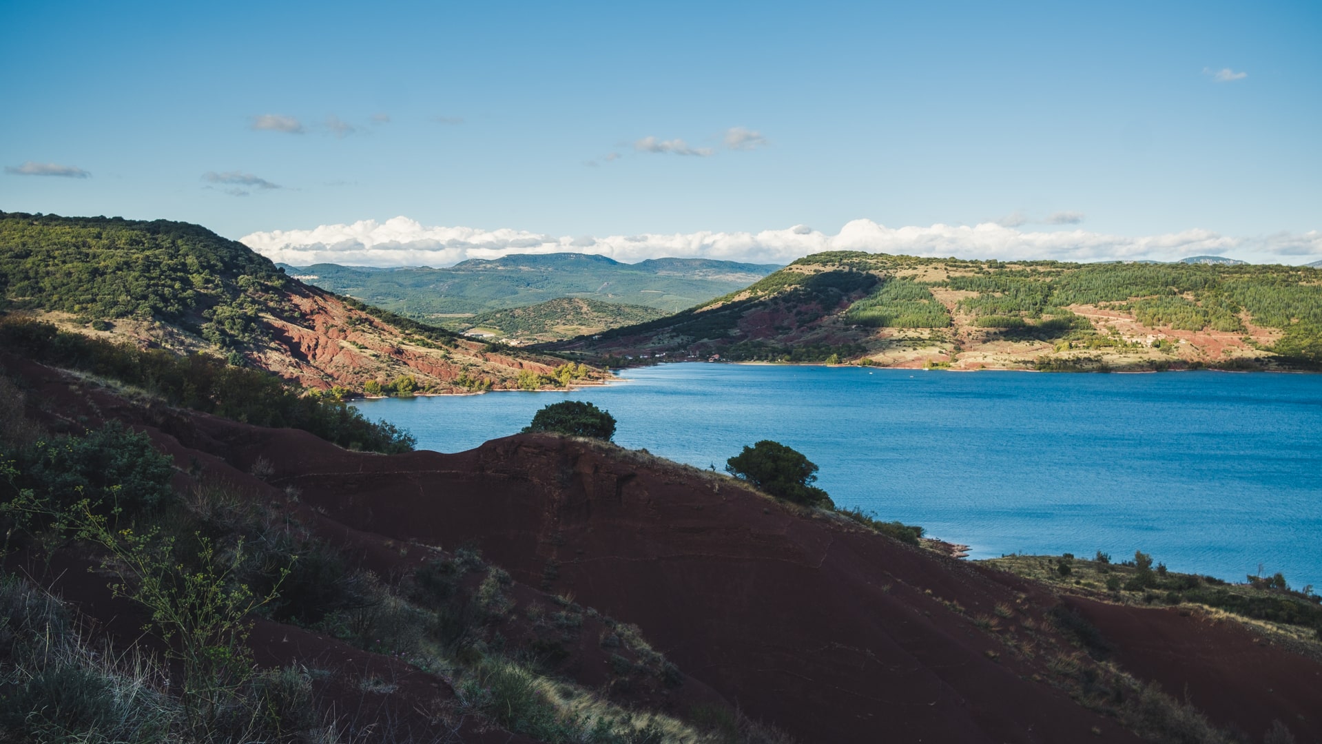 un spectacle bleu en haut de la randonnée