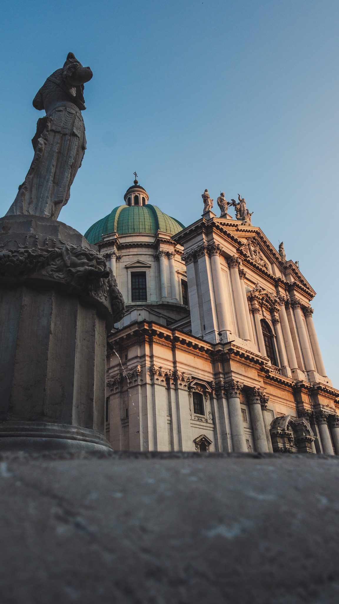 Vue intrigante de la cathédrale de Brescia