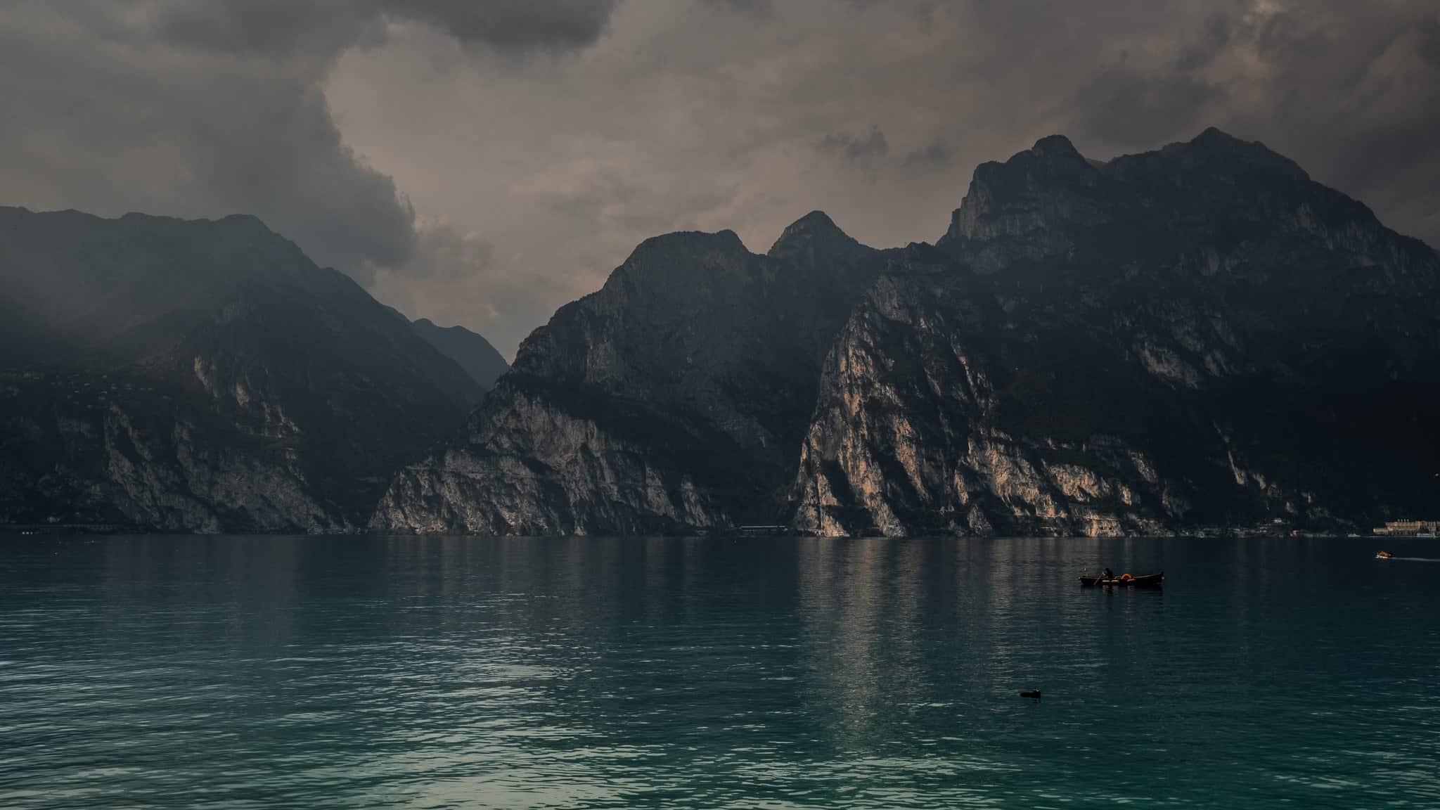 le lac de garde : un lieu mystique à visiter en Italie