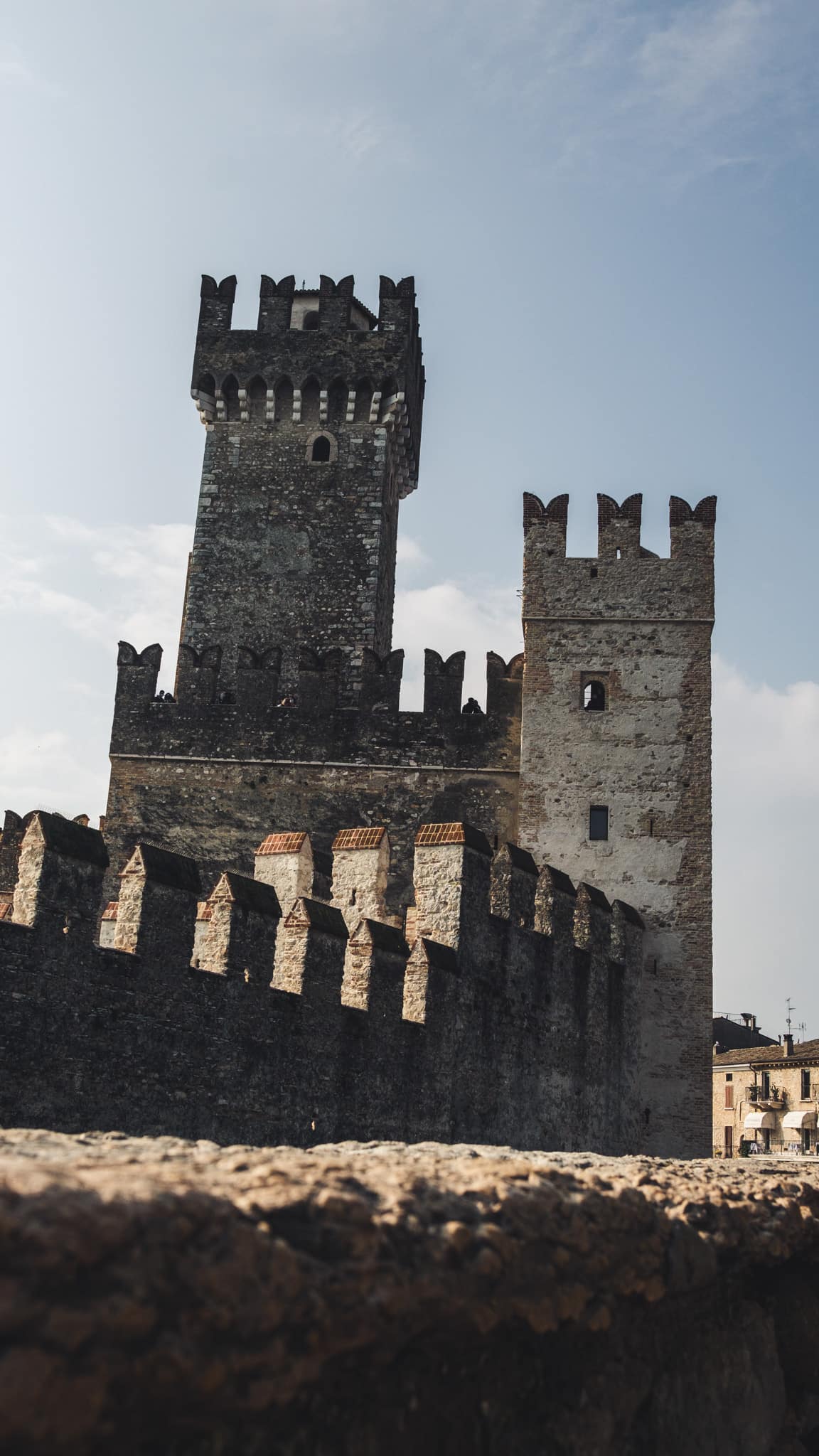 Portrait du géant de pierre à Sirmione