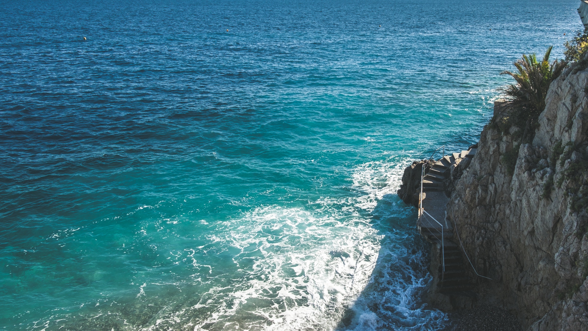 La crique des pêcheurs pendant un week end à Monaco