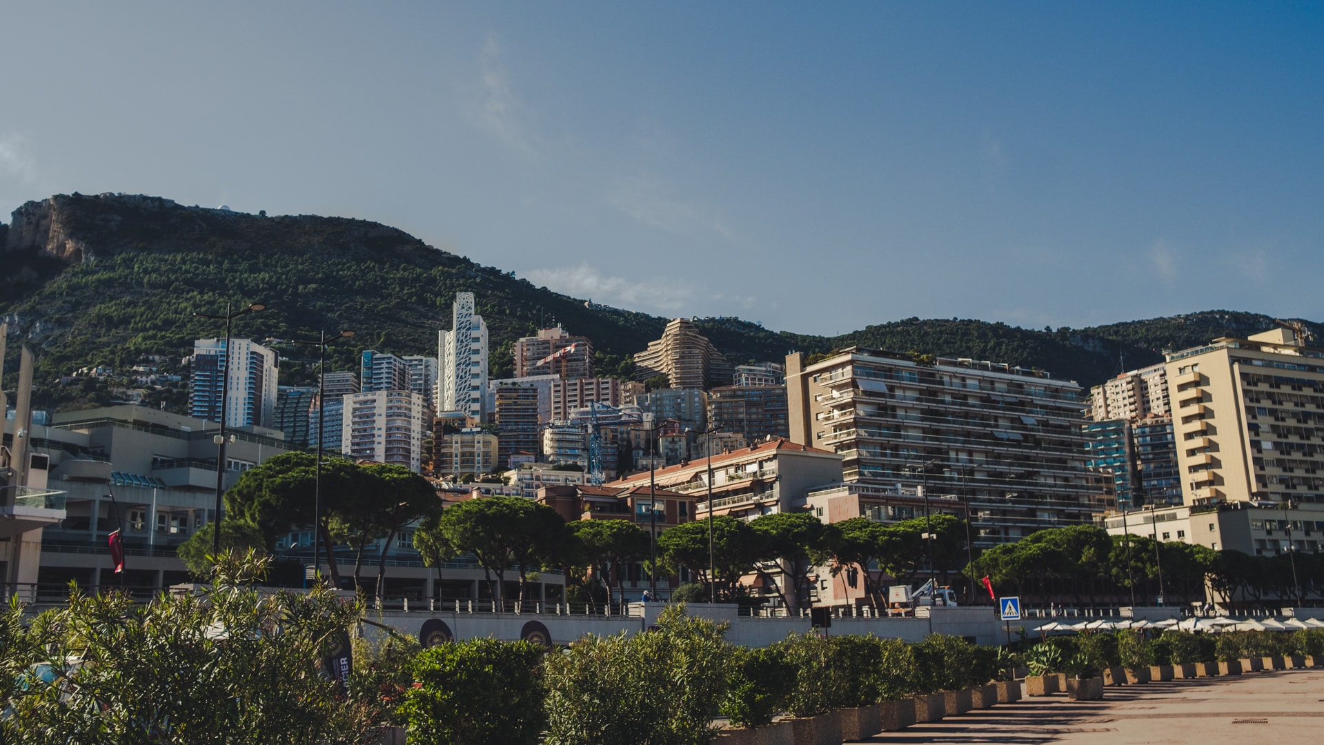 Vue depuis le port Hercule sur Monaco