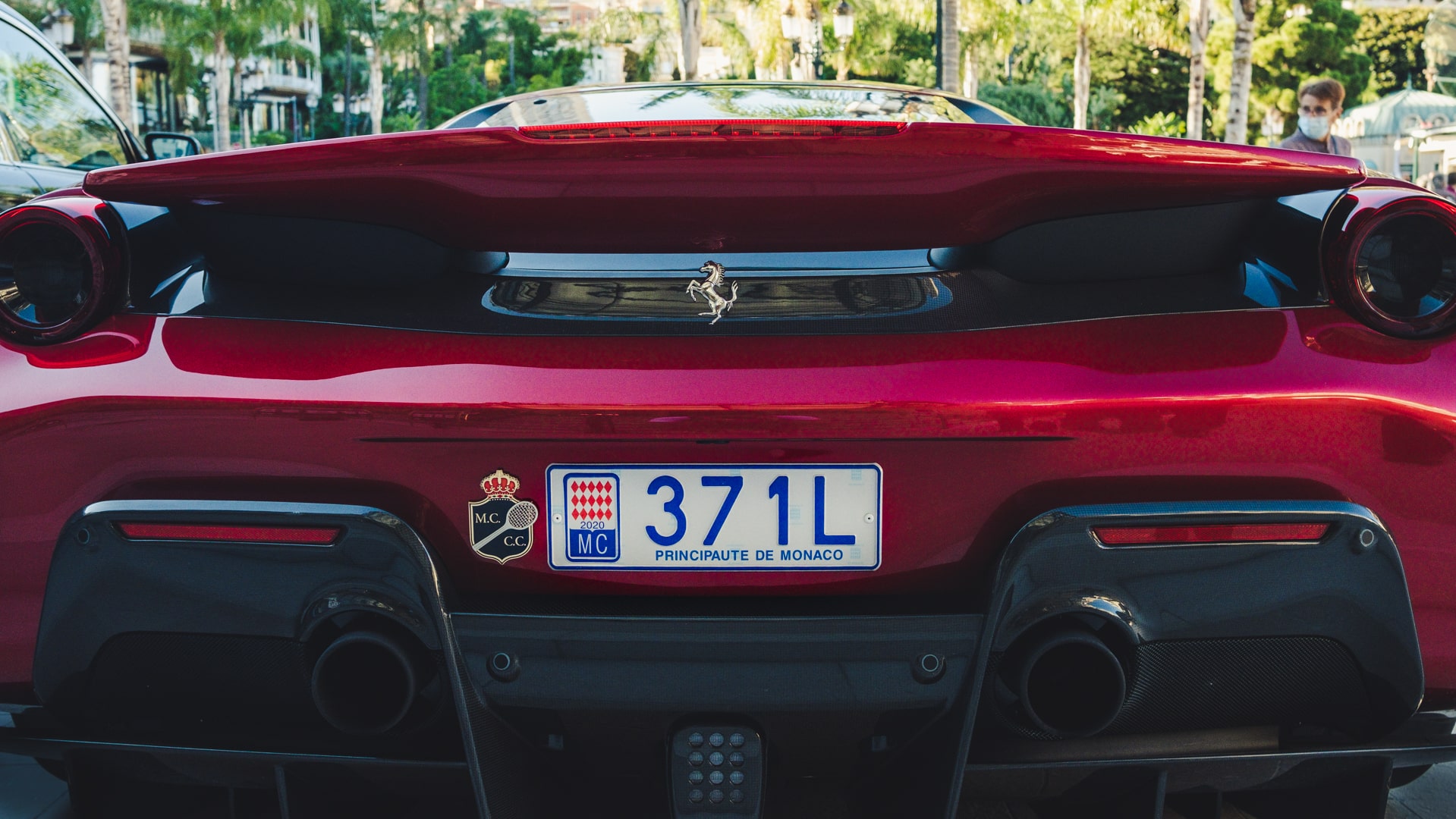 Plaque Monégasque devant le casino de Monte-Carlo à Monaco