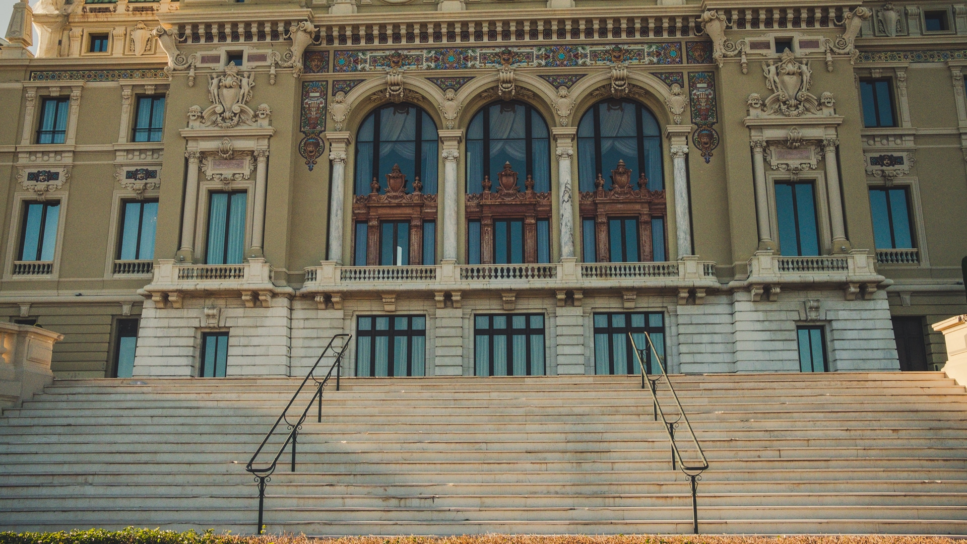Les escaliers de l'opéra de Monte-Carlo à Monaco