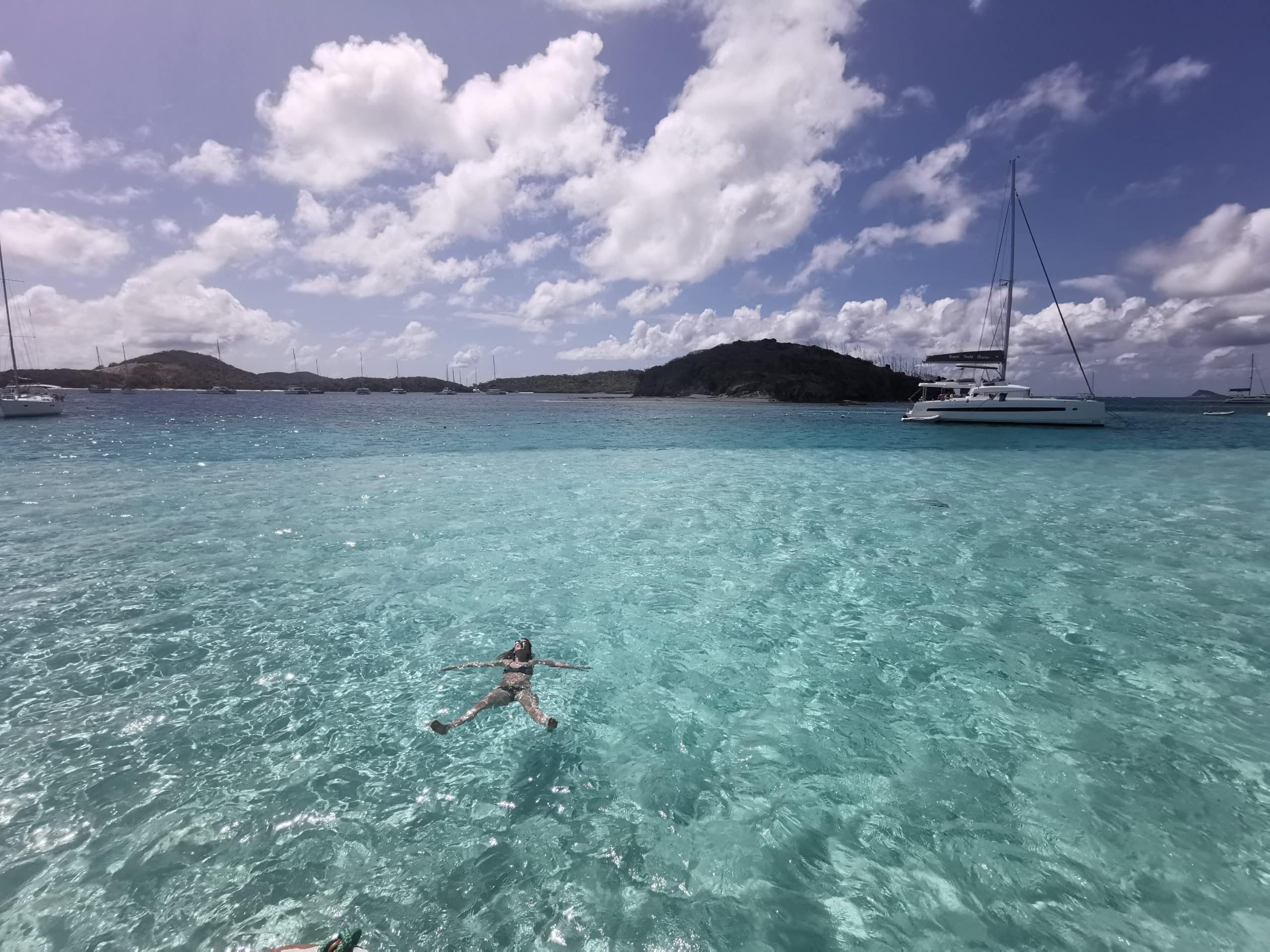 Baignade dans un lagon en thailande : le bonheur