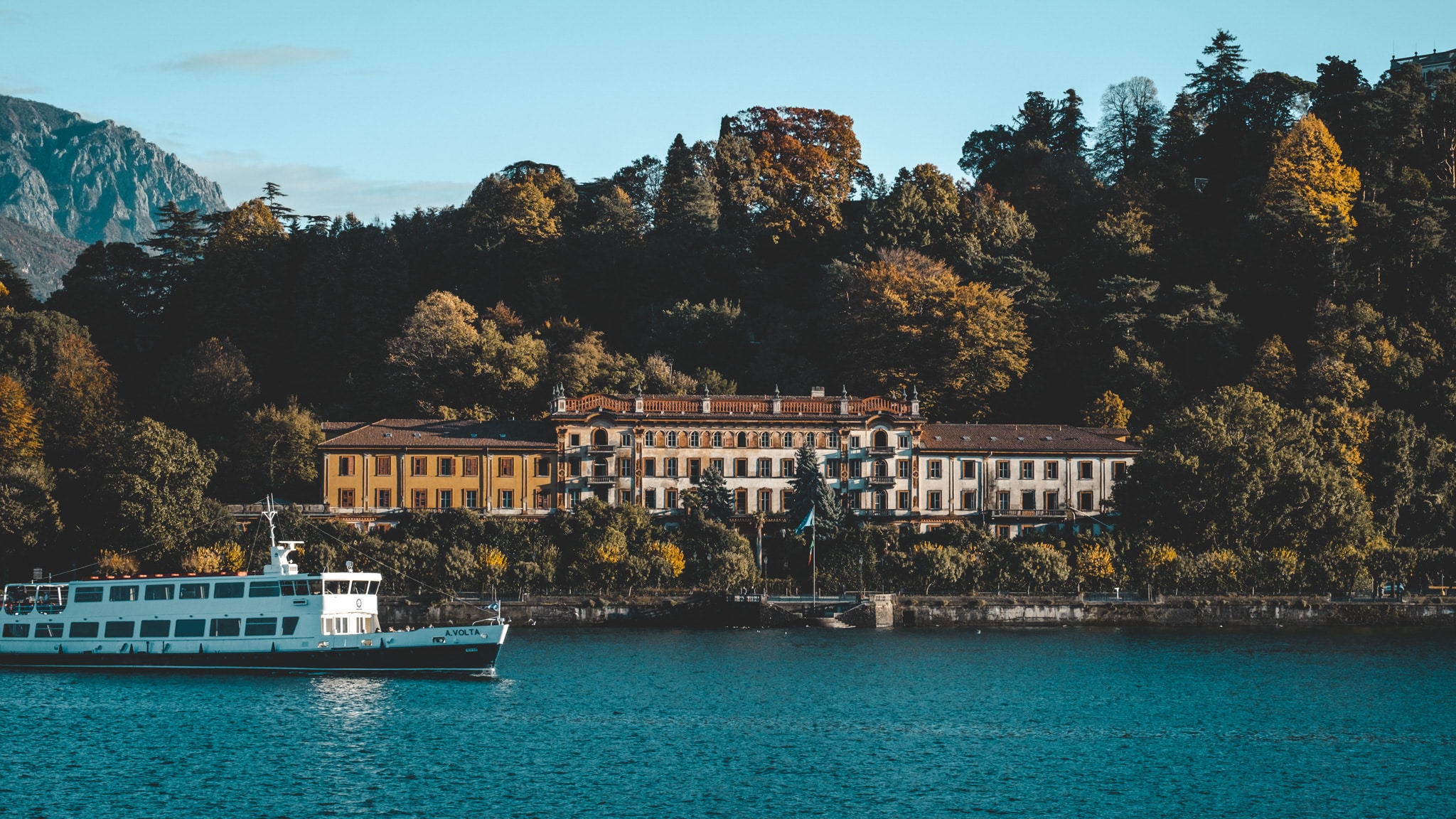 ce genre de villa à visiter au bord du lac de come