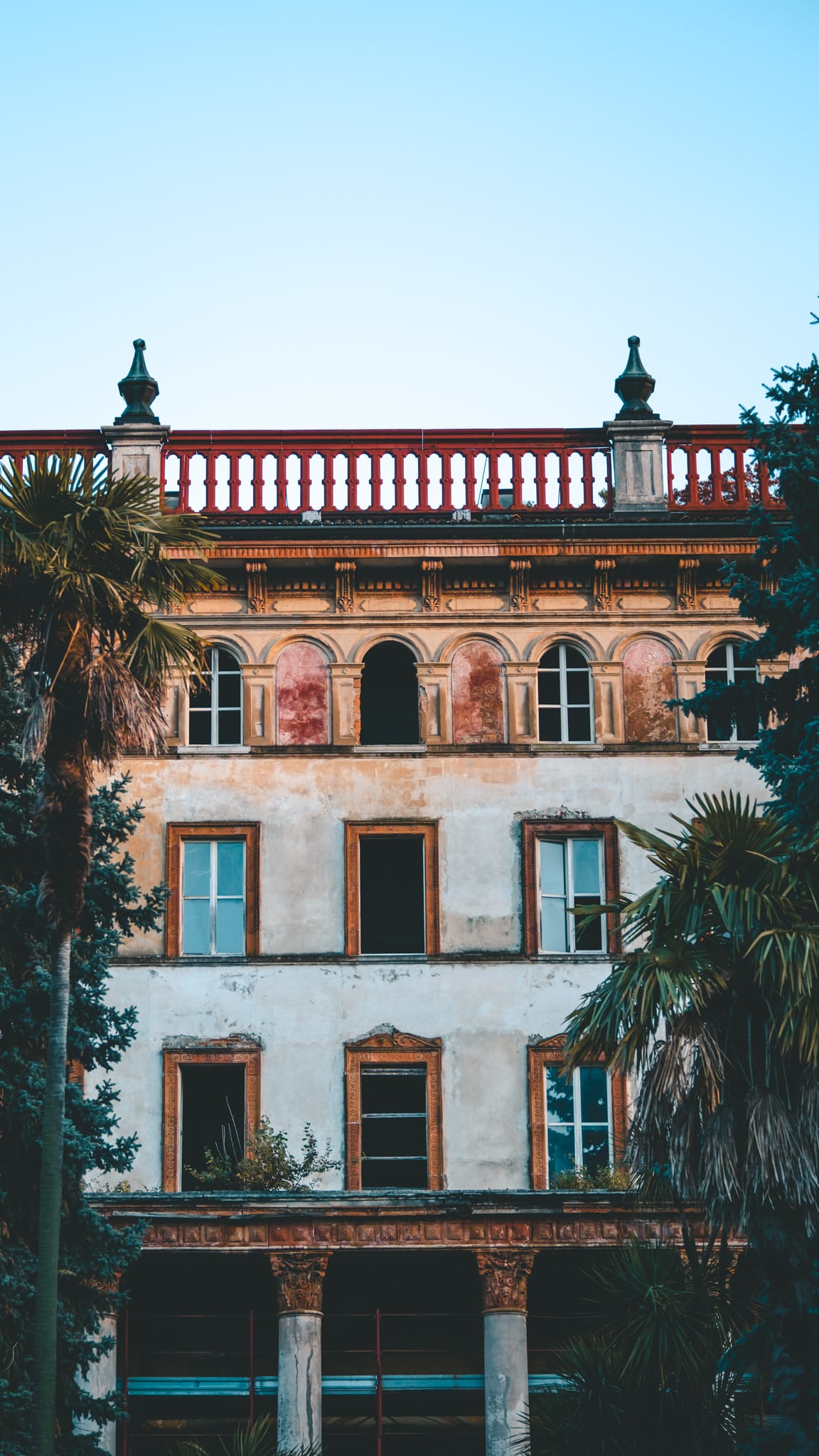 les façades colorées des villas de Bellagio