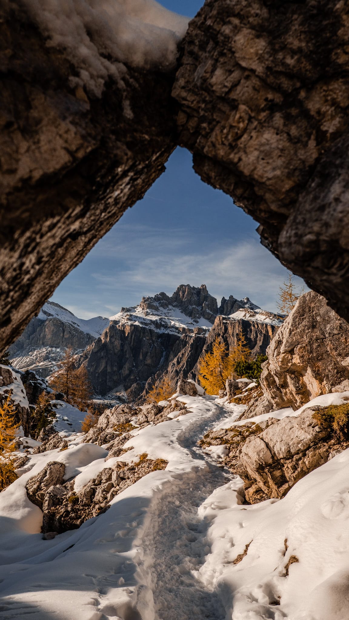 Comme une fenêtre sur la montagne et l'automne