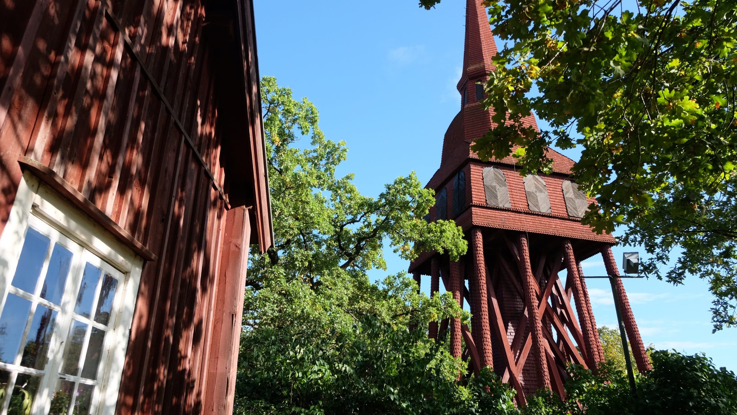 le rouge de la suede sur les bâtiments
