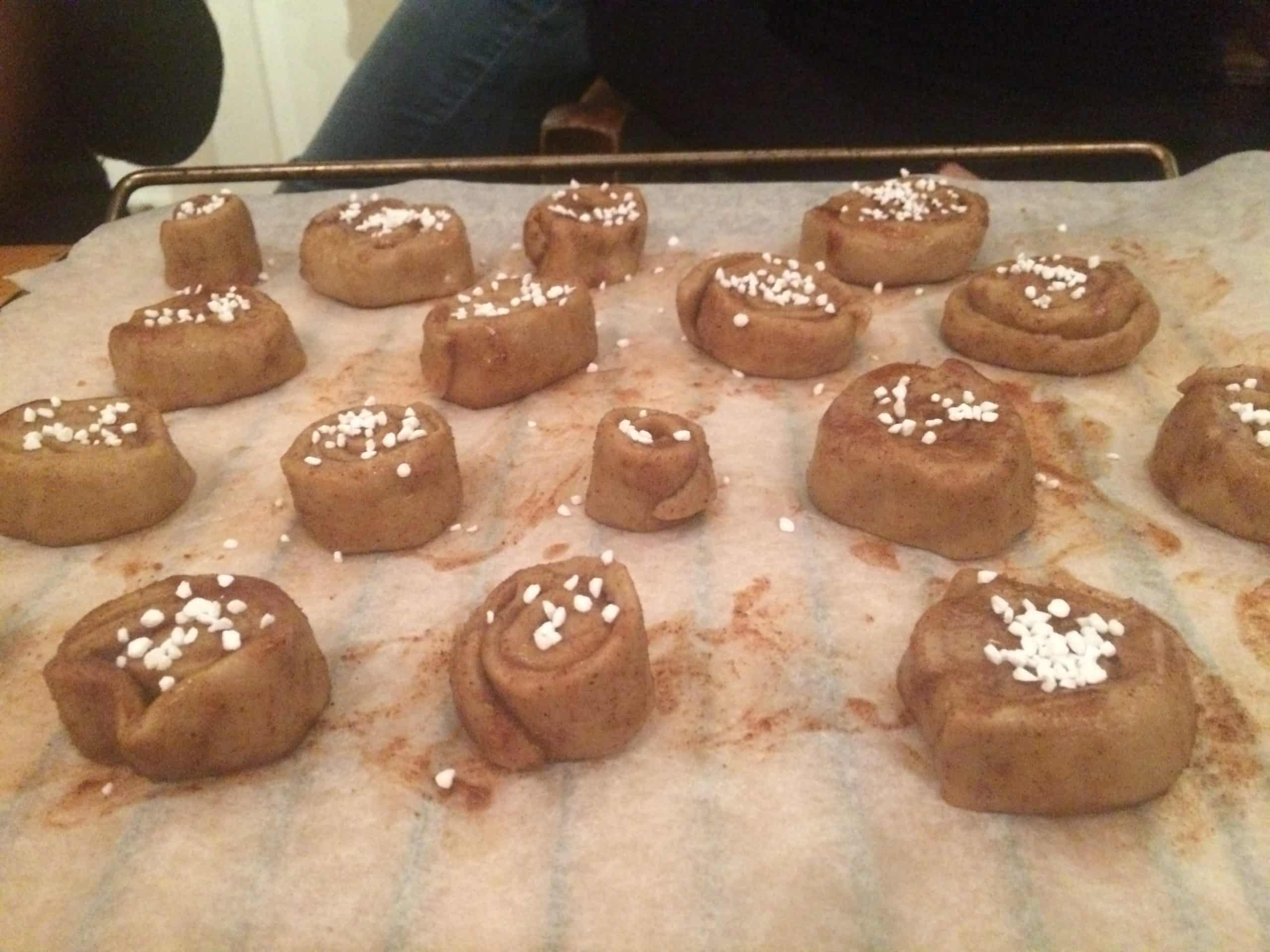 Un kanelbulle maison avant cuisson