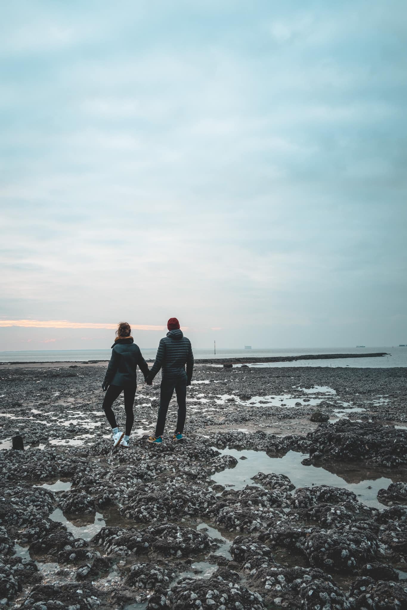 Fort Boyard au loin sur le milieu gauche de la photo