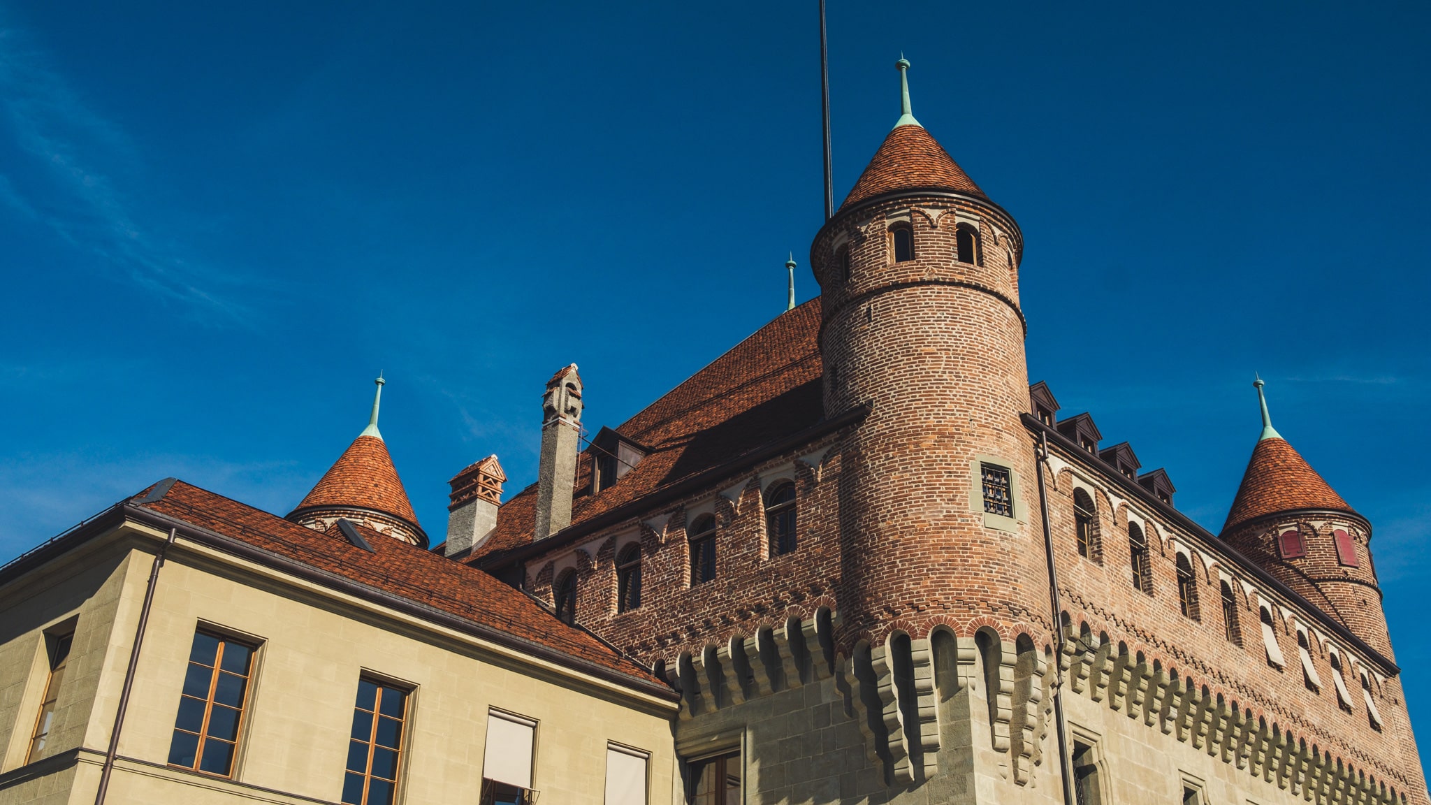 Un bien curieux bâtiment : le château Saint Maire