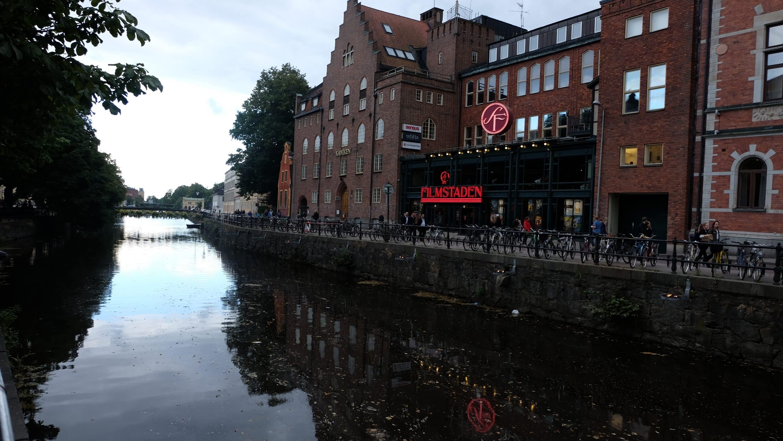 se balader le long des canaux à Uppsala