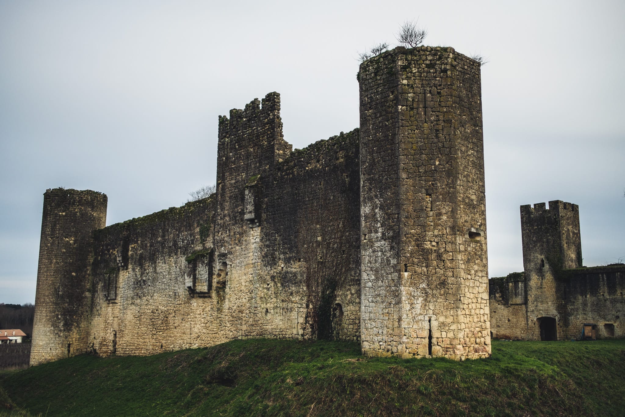 On peut faire le tour dans les douves