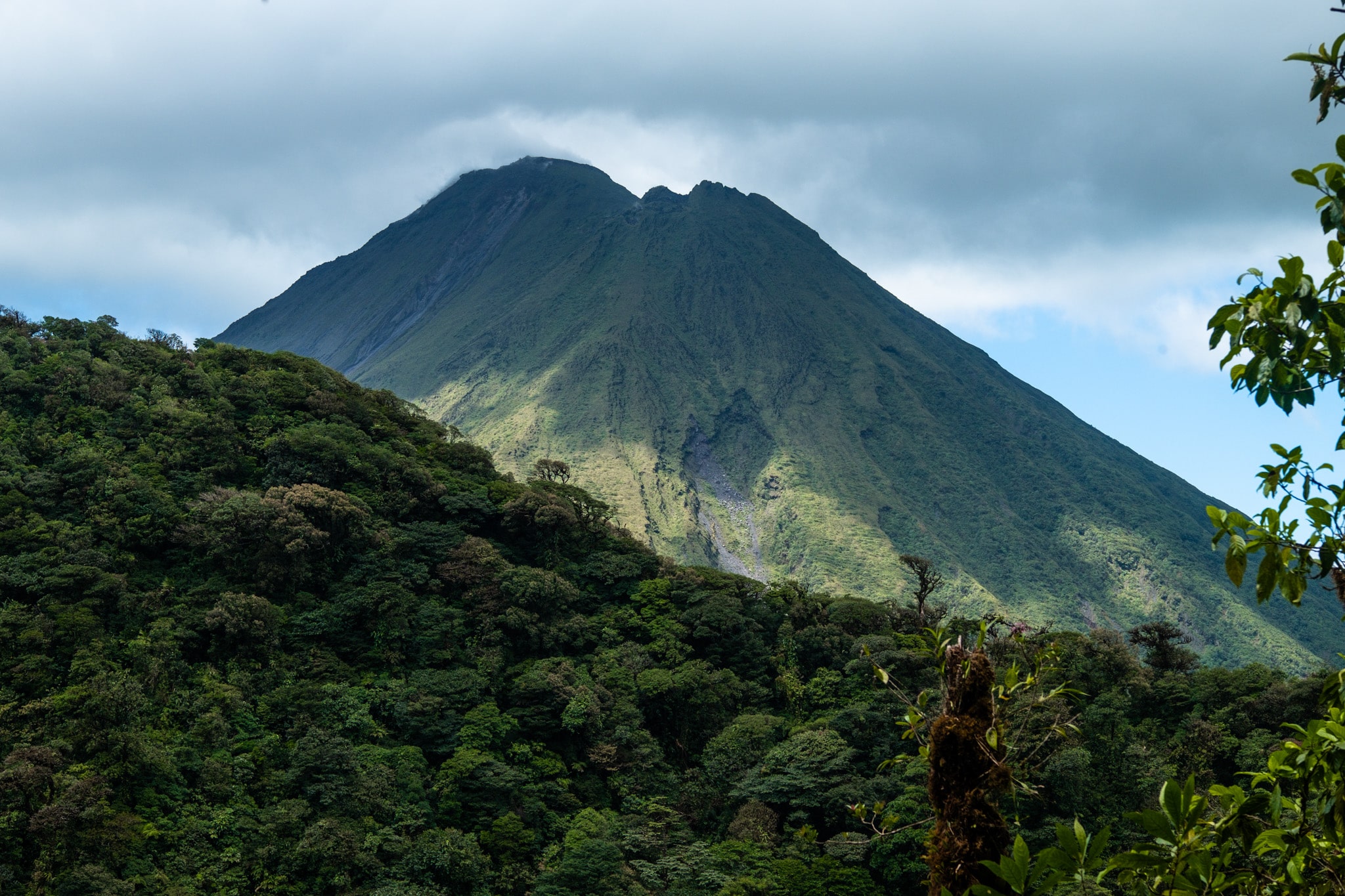 vue sur le volcan arenal depuis le cerro chato à la Fortuna, Costa Rica
