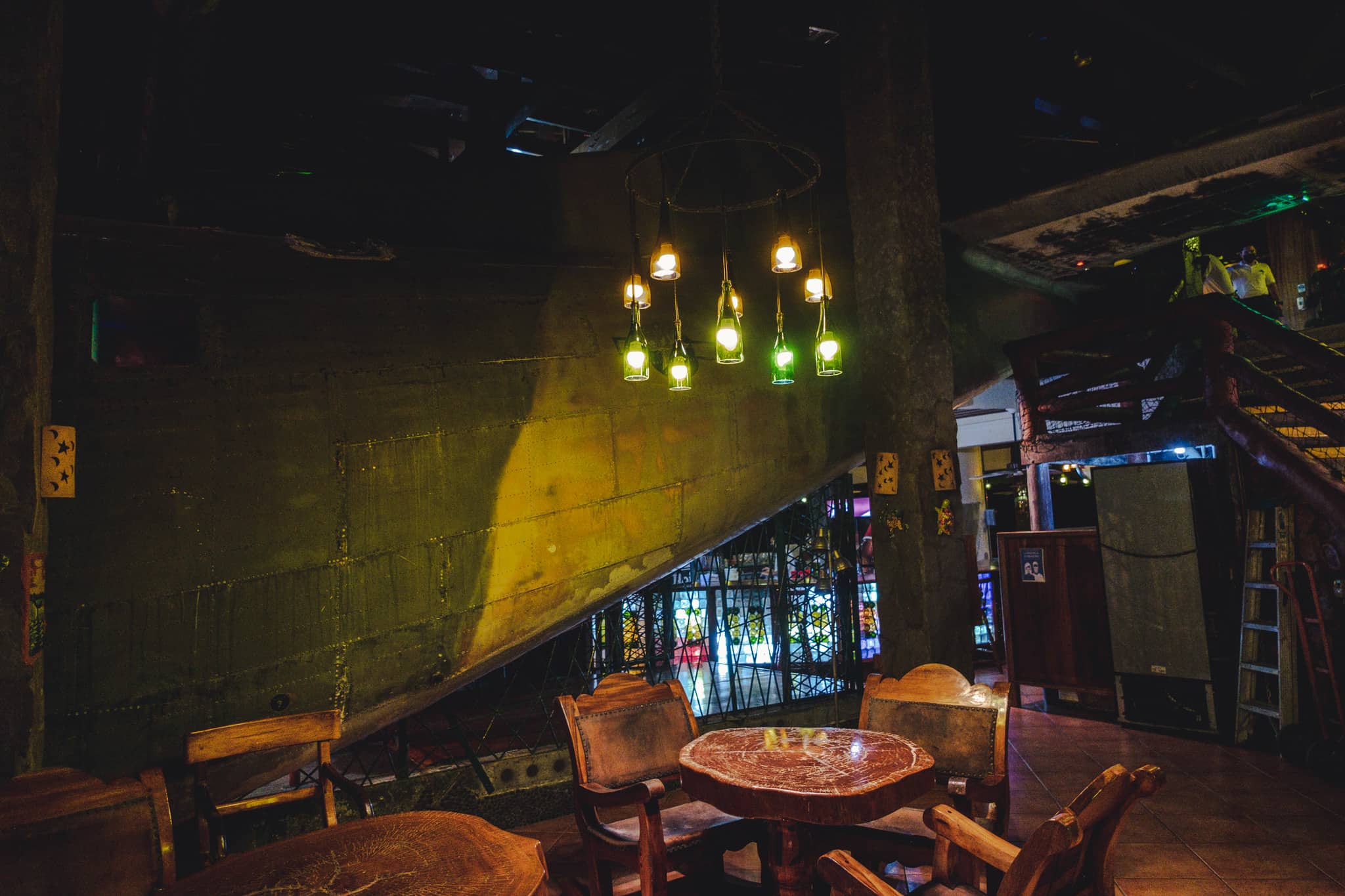 intérieur d'El Avion, restaurant à Manuel Antonio