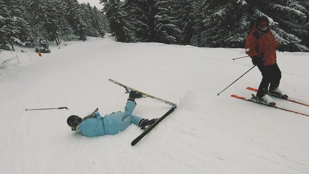 Elisa qui chute au ski