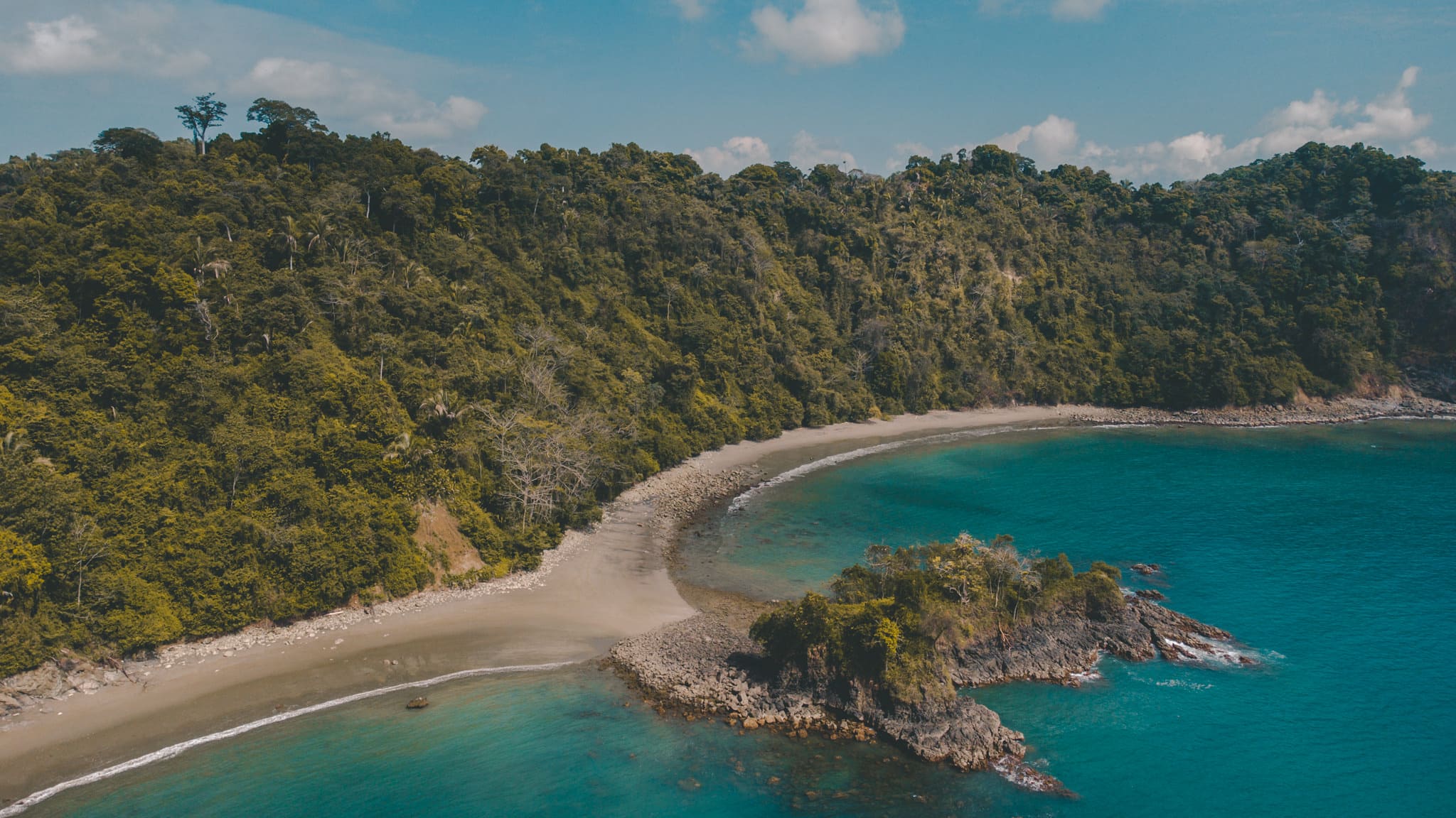 Vue de drone de la plage de Manuel Antonio